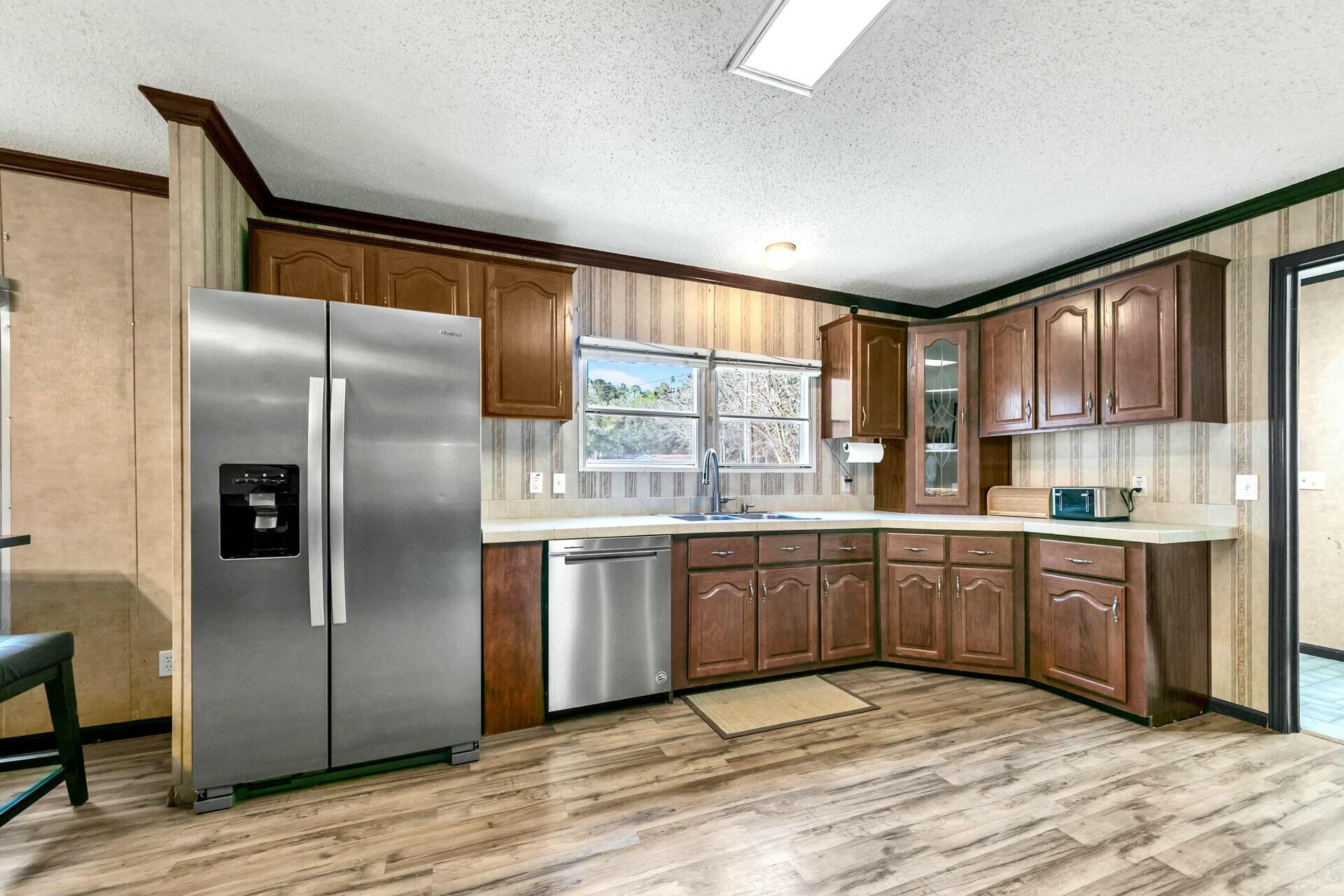 CREEKSIDE - Residential