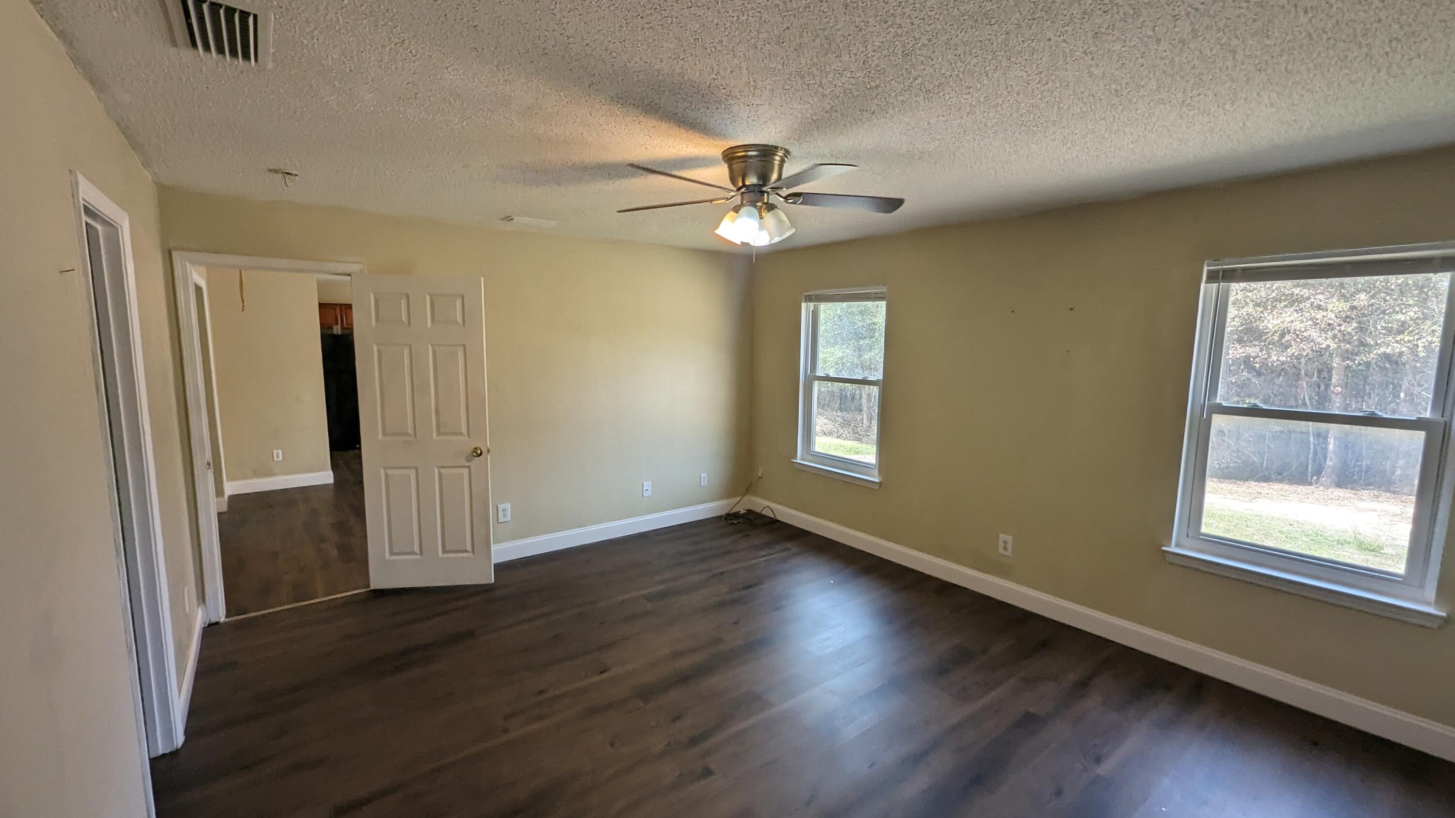 COUNTRYVIEW ESTATES 9TH ADDN - Residential