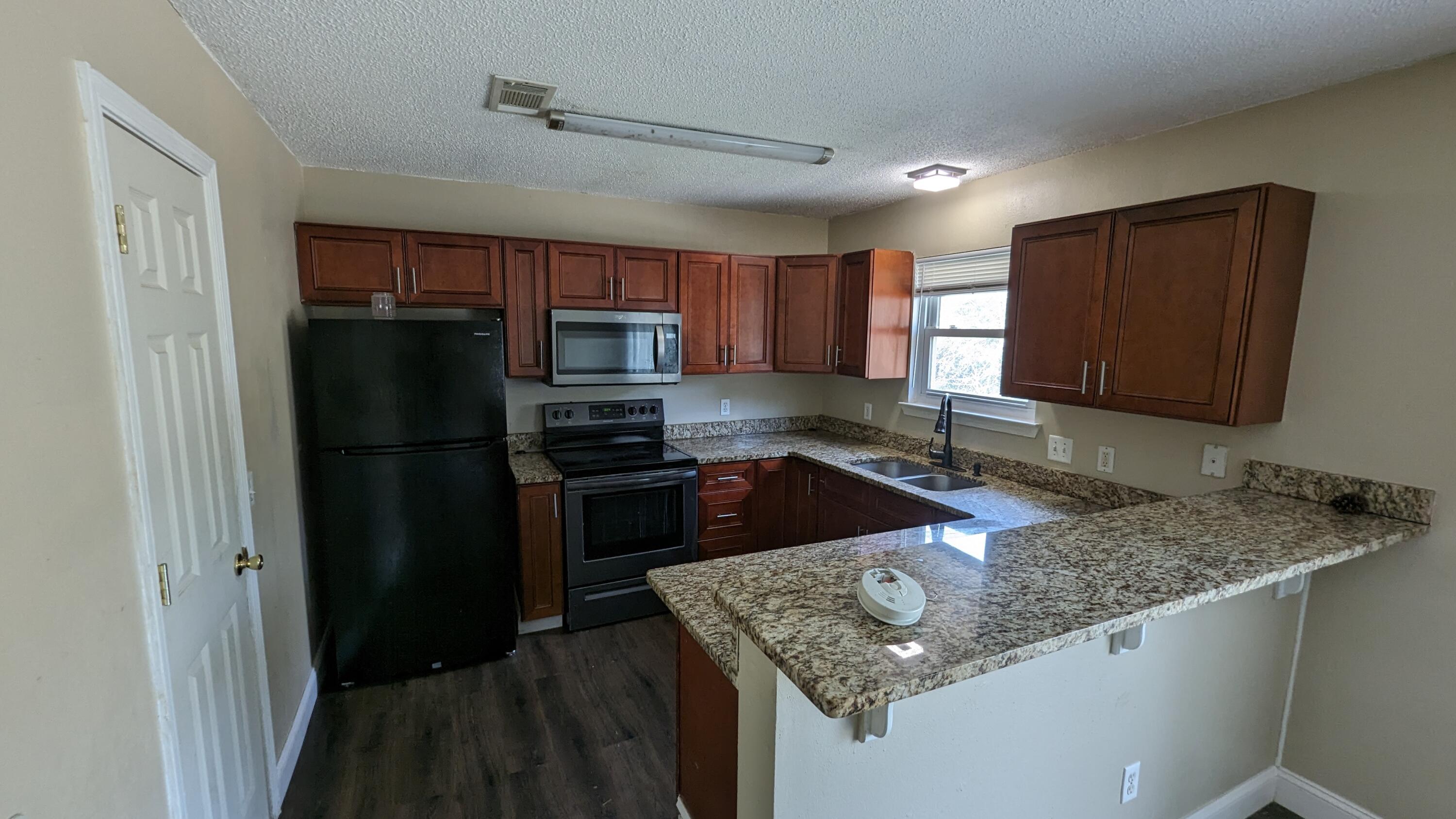 COUNTRYVIEW ESTATES 9TH ADDN - Residential