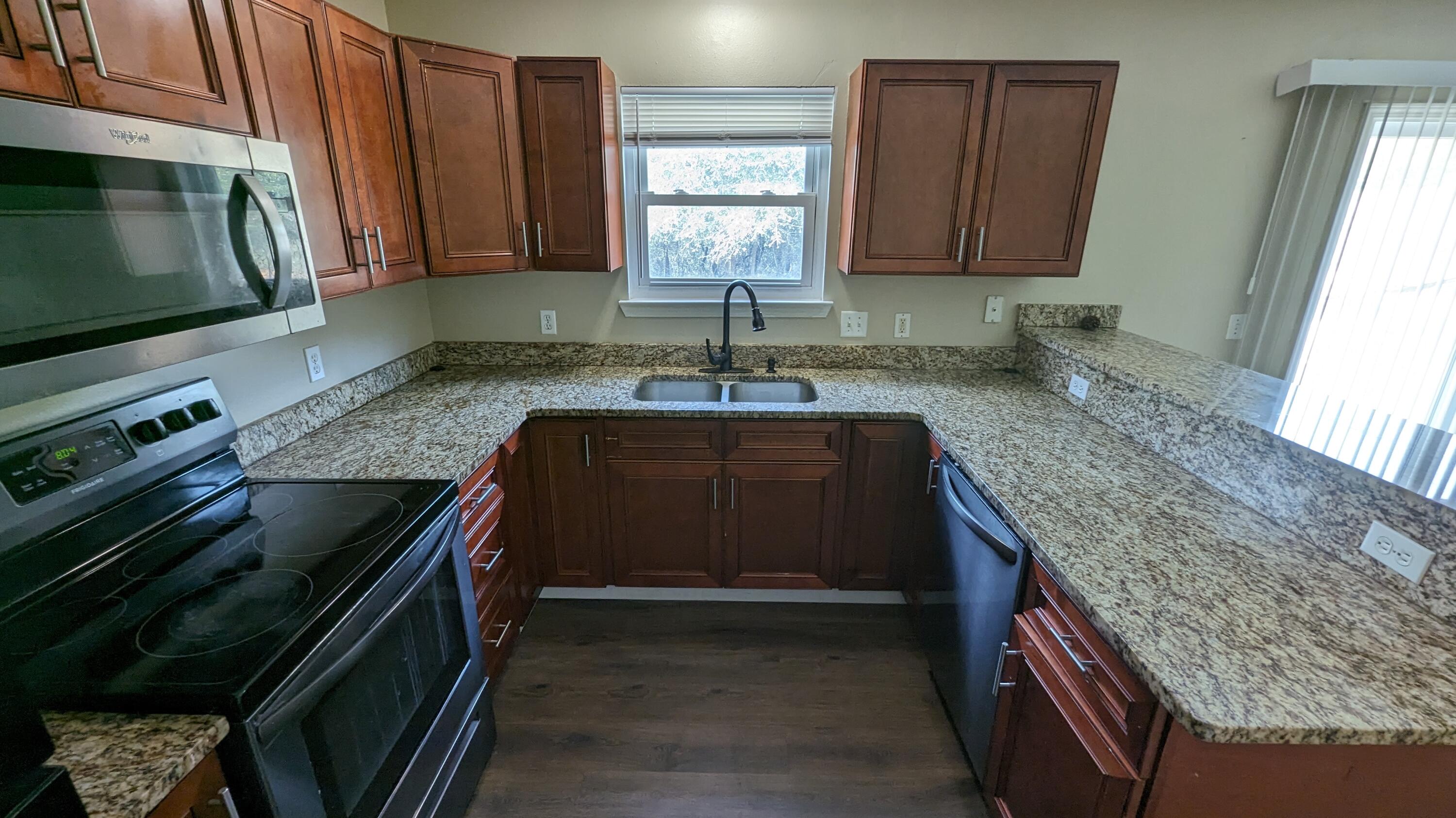 COUNTRYVIEW ESTATES 9TH ADDN - Residential