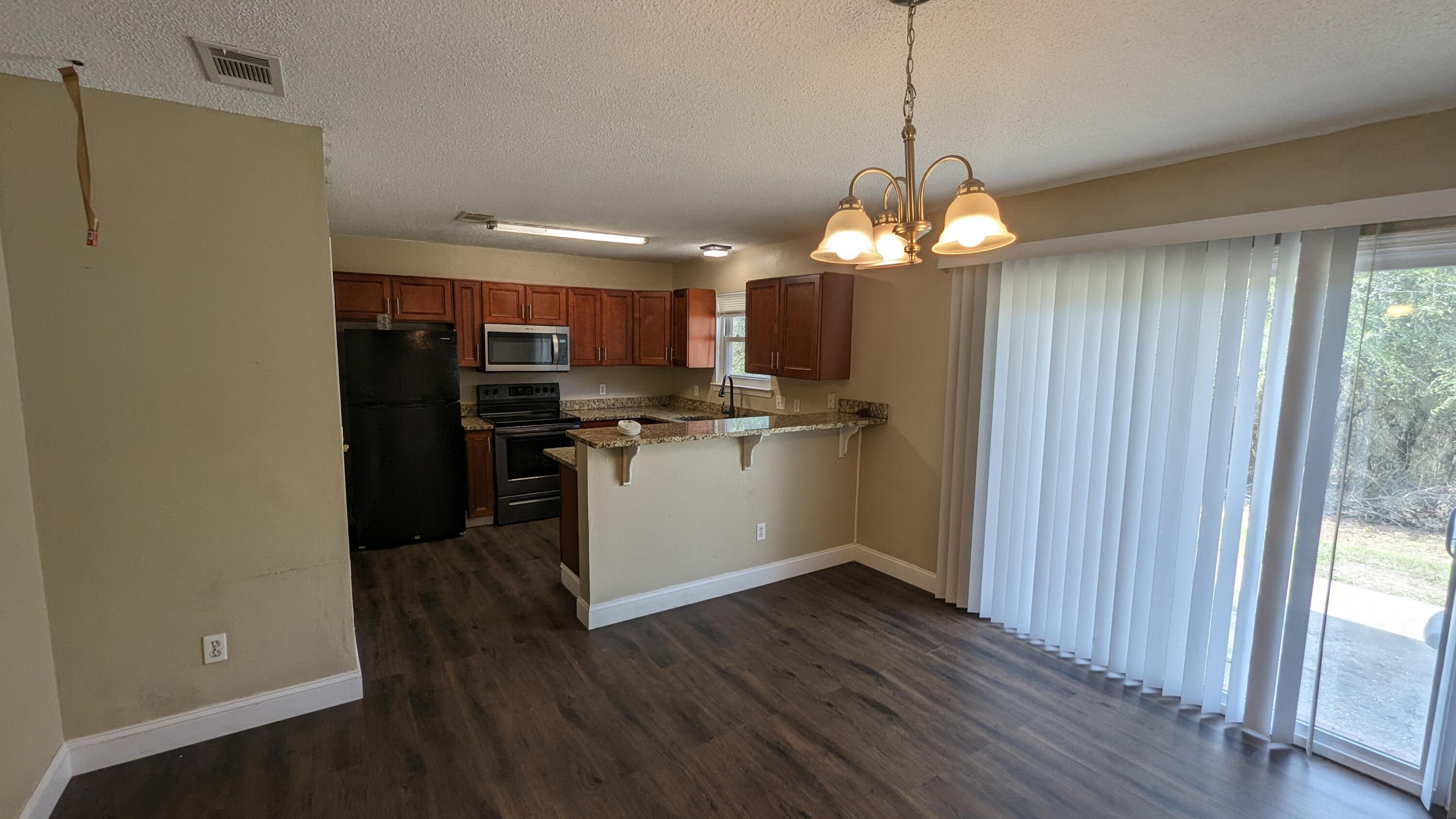 COUNTRYVIEW ESTATES 9TH ADDN - Residential