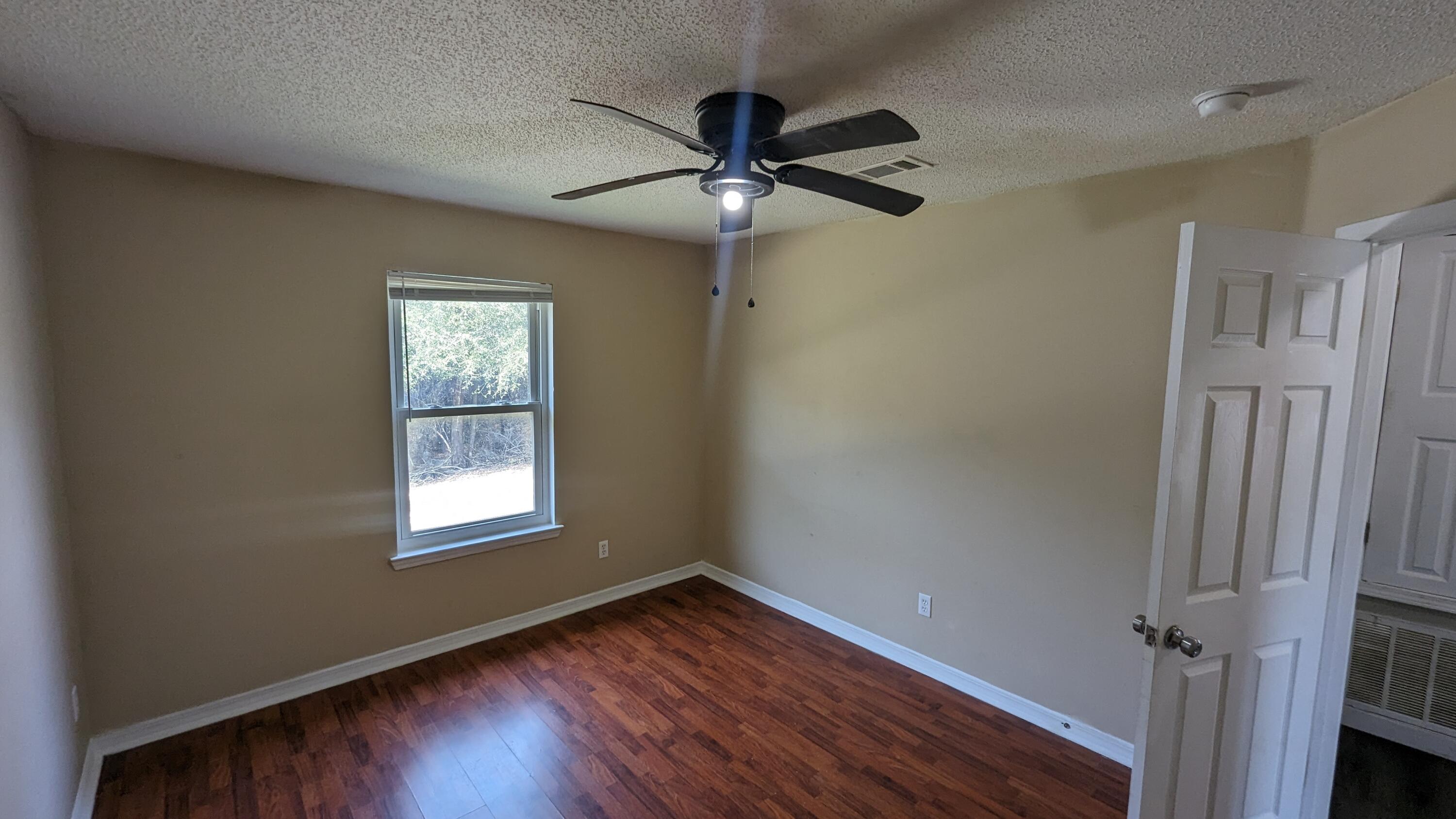 COUNTRYVIEW ESTATES 9TH ADDN - Residential