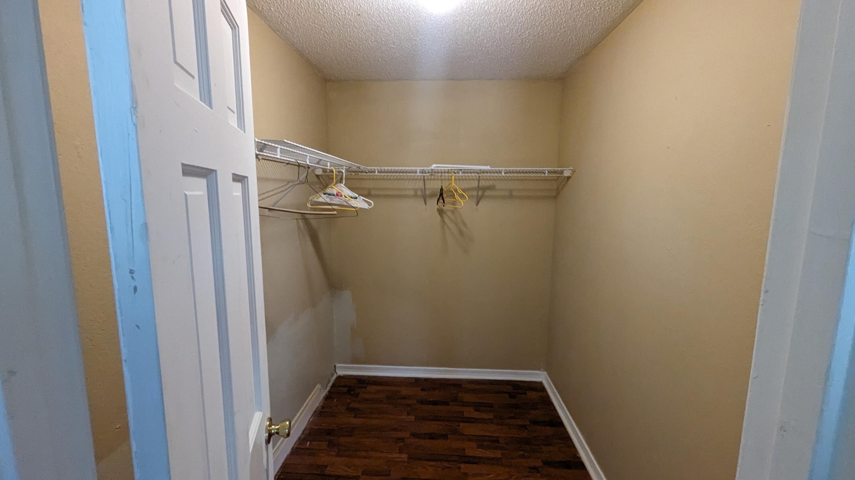 COUNTRYVIEW ESTATES 9TH ADDN - Residential