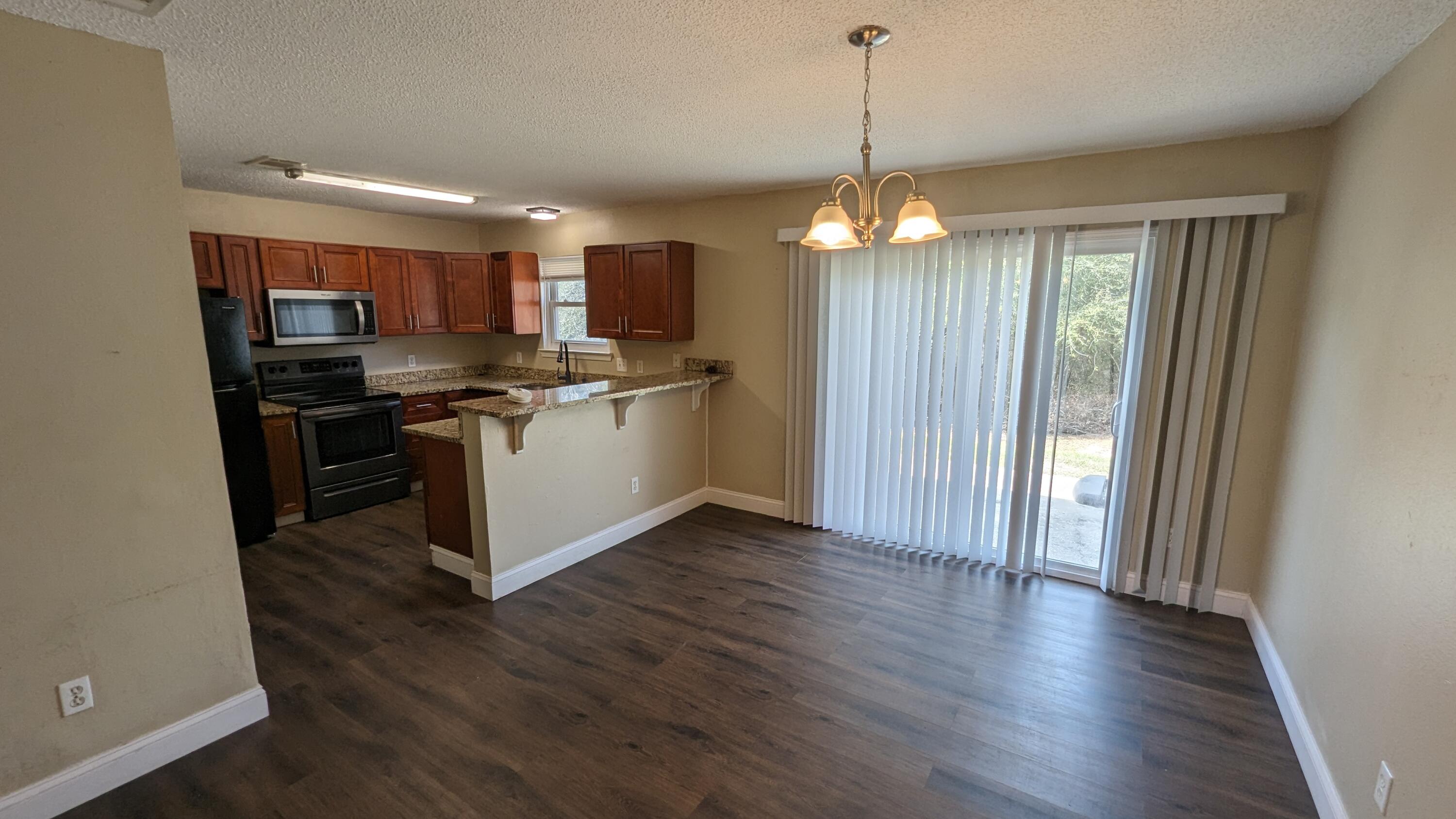 COUNTRYVIEW ESTATES 9TH ADDN - Residential