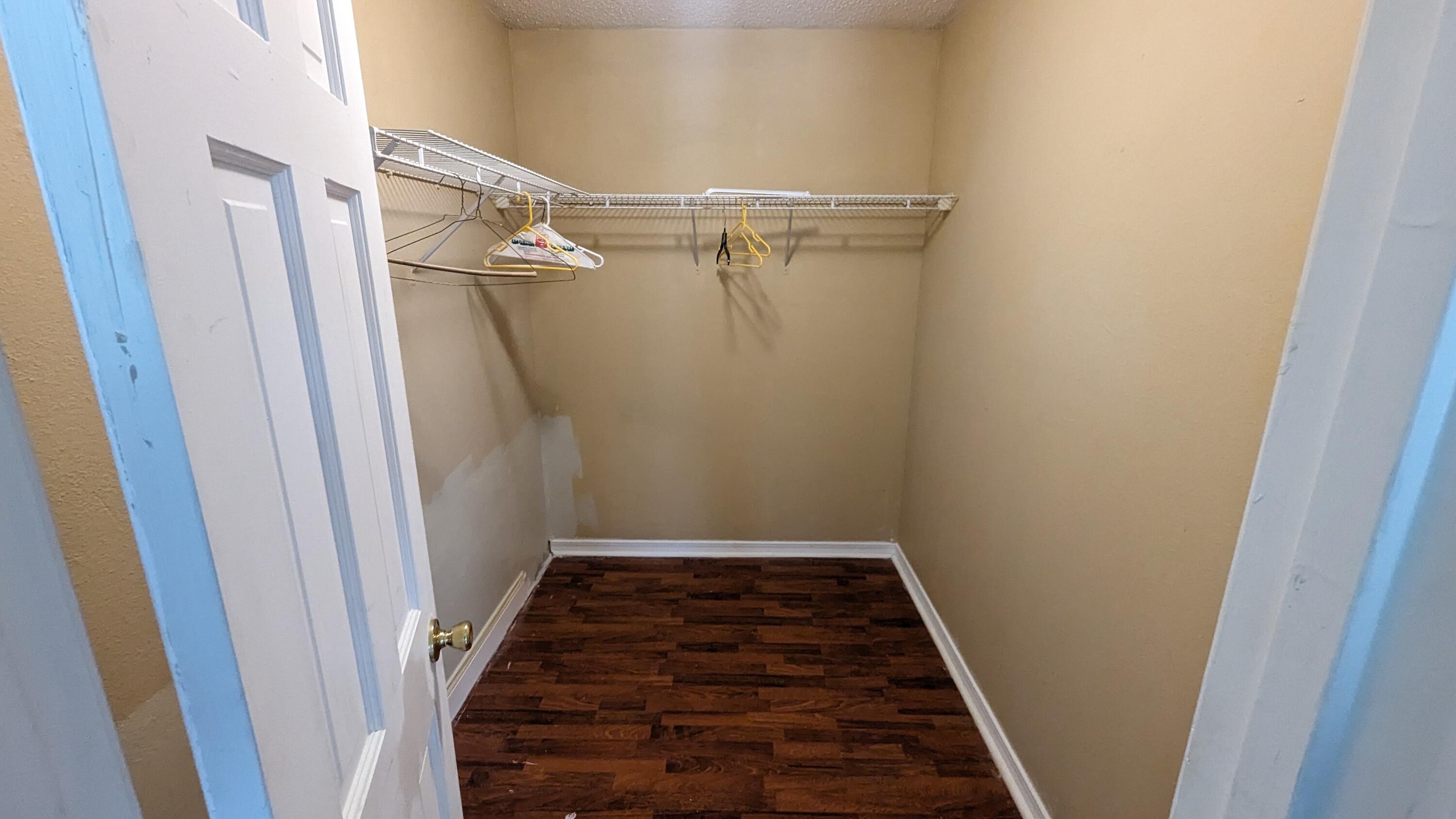 COUNTRYVIEW ESTATES 9TH ADDN - Residential