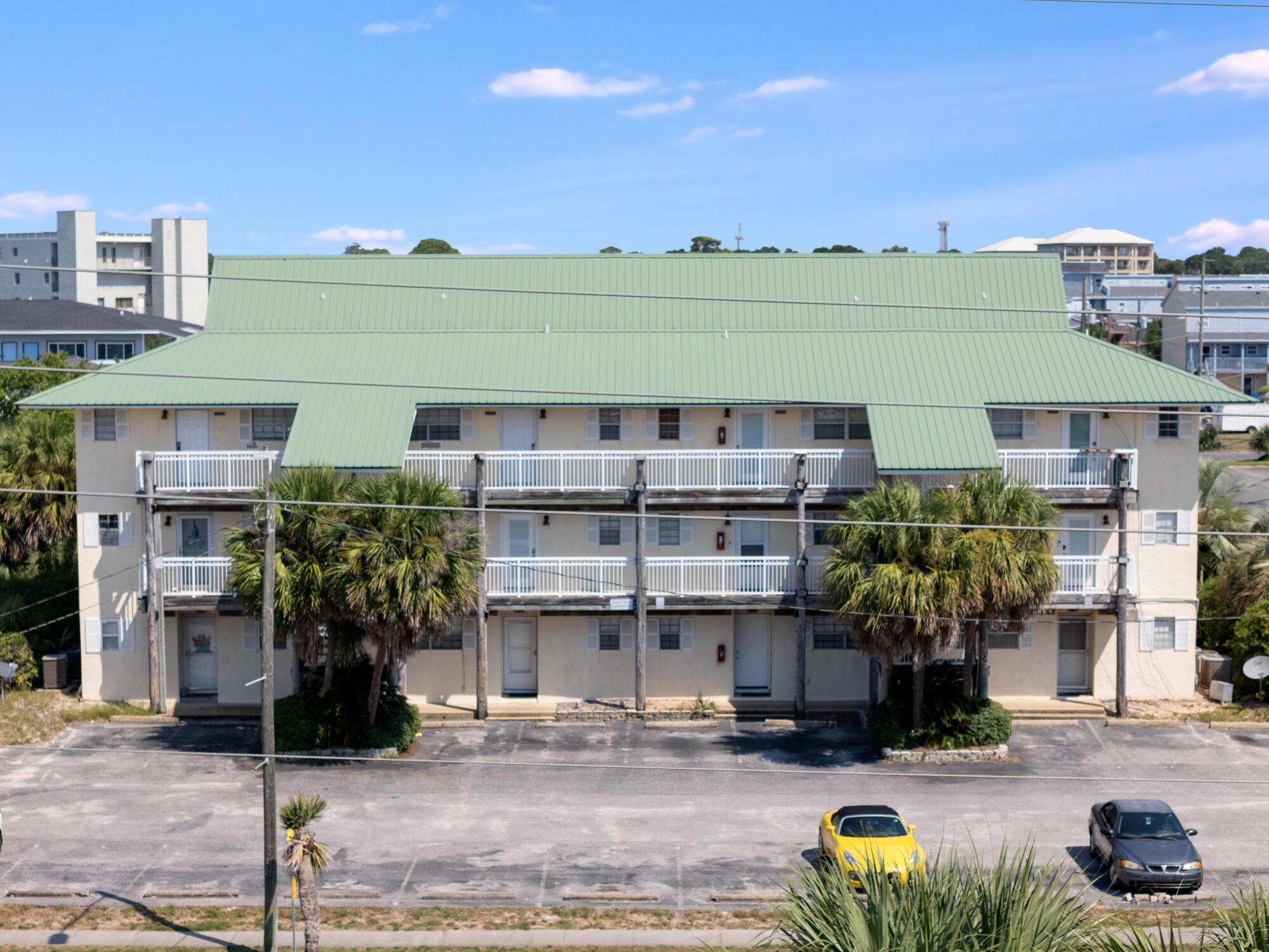 ISLAND WIND CONDO - Residential