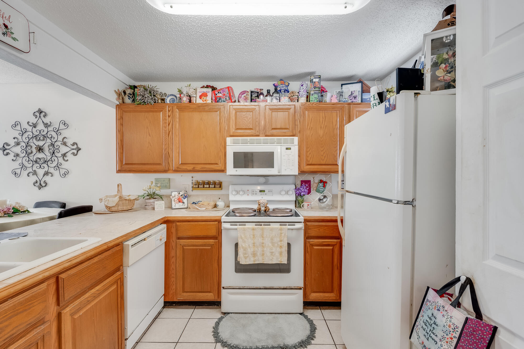 ISLAND WIND CONDO - Residential