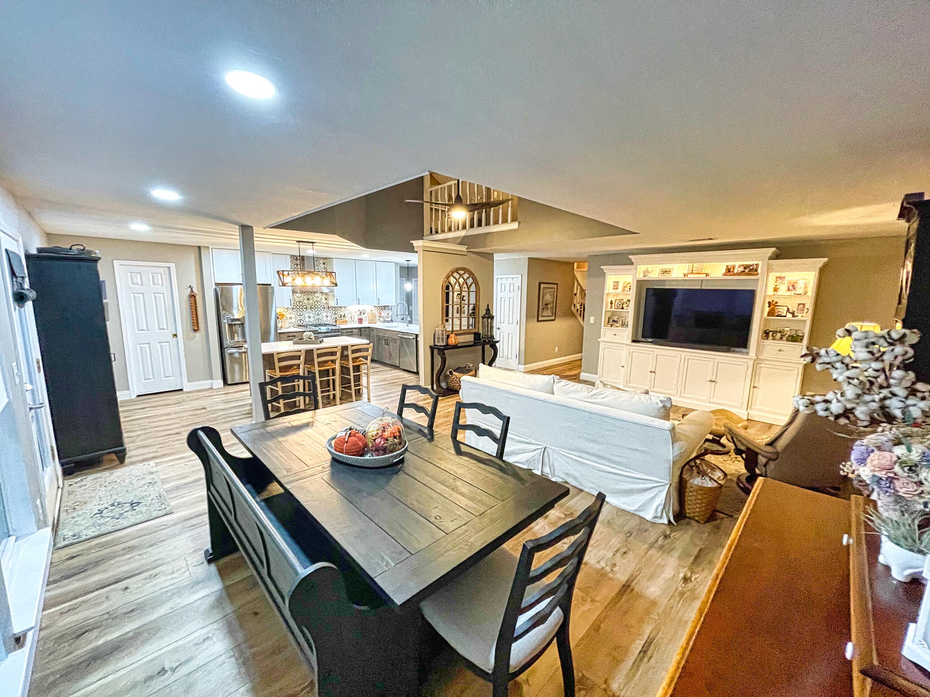 MOSSY OAKS - Residential