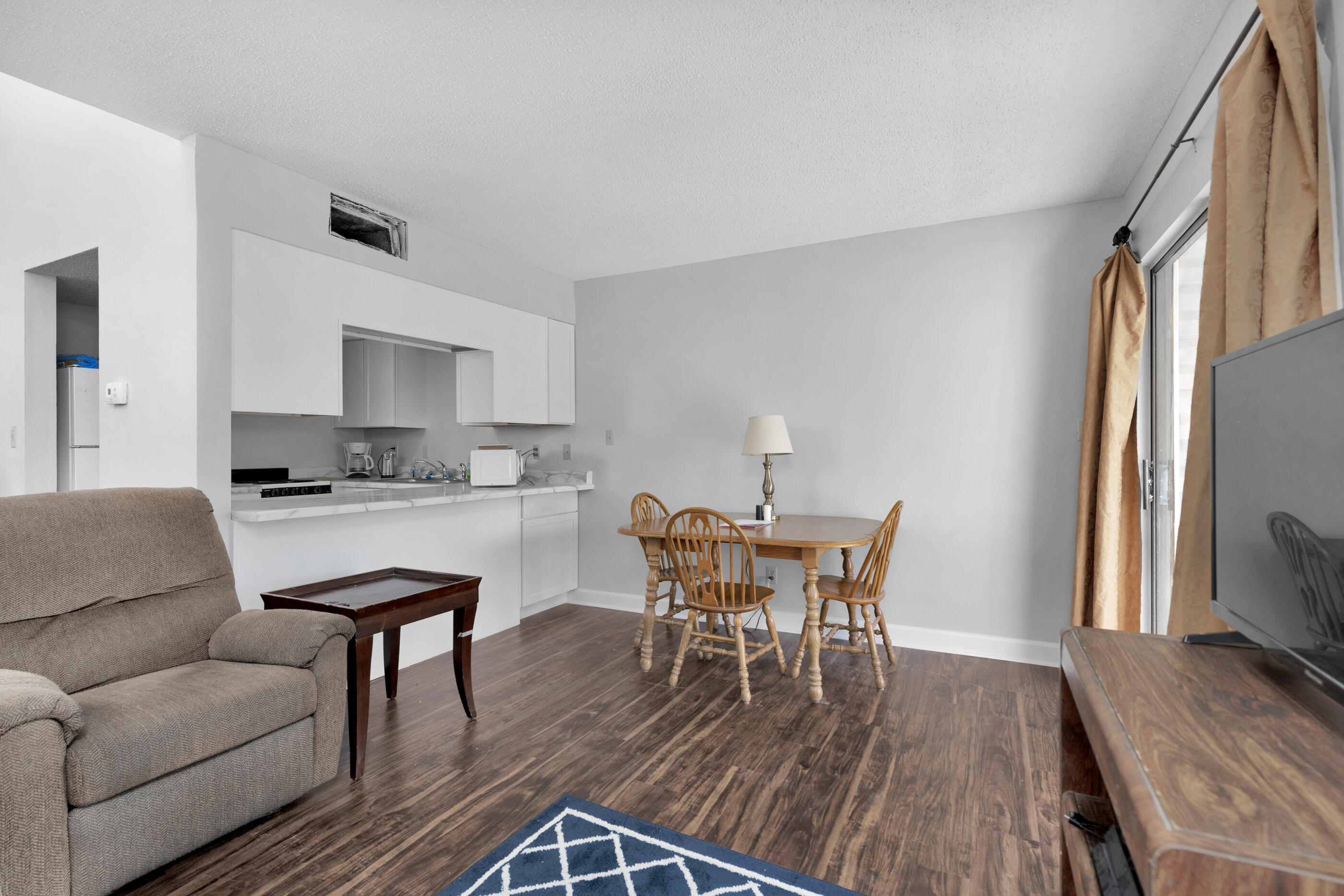 FINISTERRA CONDO - Residential