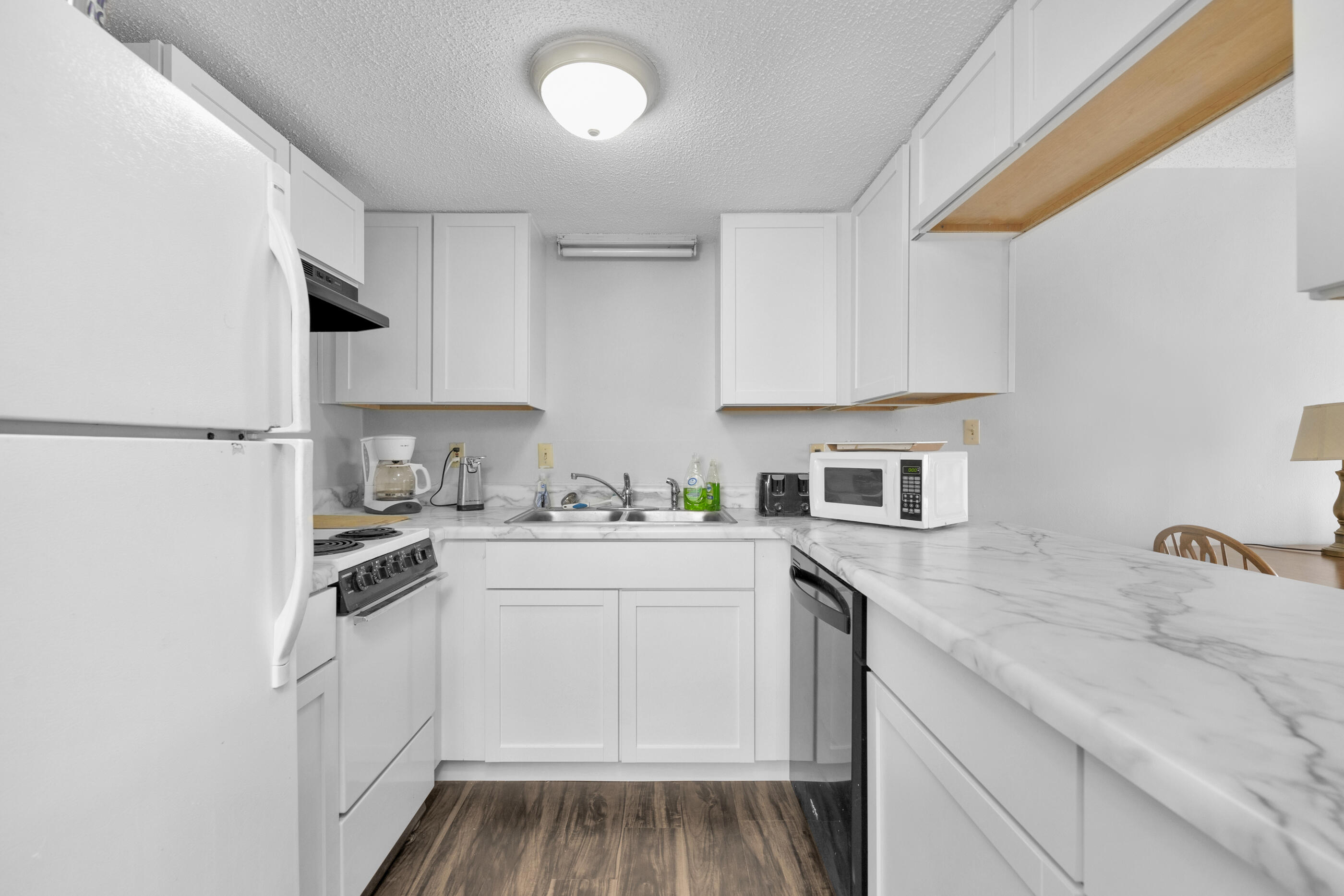 FINISTERRA CONDO - Residential