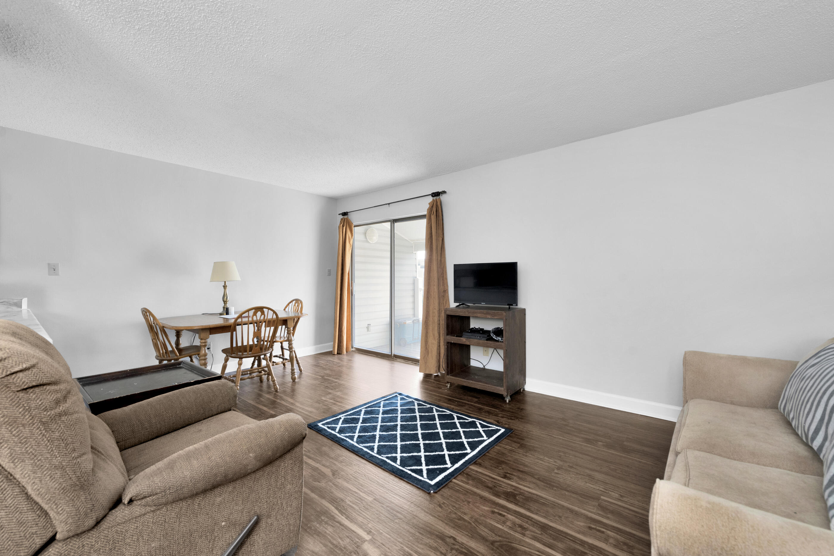 FINISTERRA CONDO - Residential