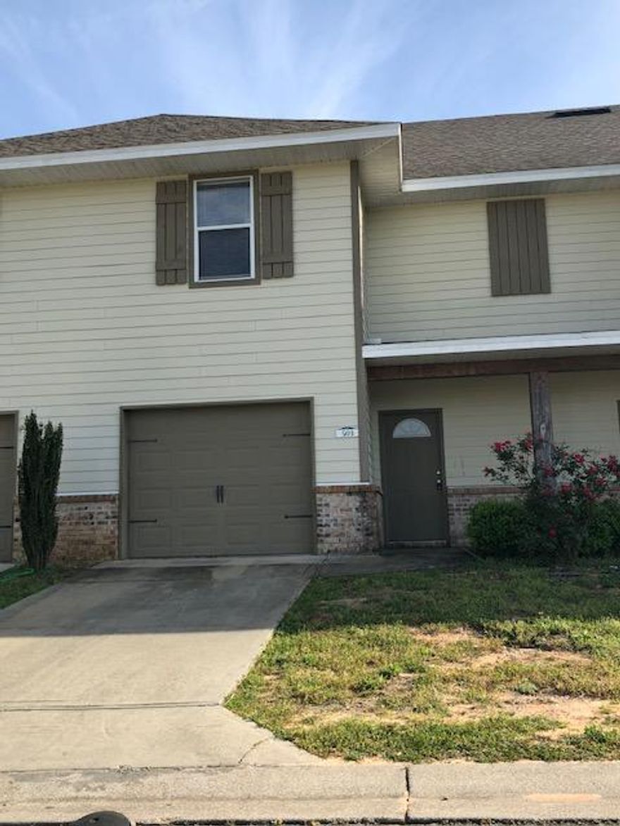 3BR/2.5BA home located in the community of Arbor Lakes. This townhome offers an open floor plan and a variety of upgrades such as granite countertops, stainless steel appliances, and solid oak cabinets. Lavish Master bathroom with double vanity, garden tub and separate shower. While at Arbor Lakes, be sure to enjoy some of the fabulous community features such as the on-site walking trails, pond and saltwater pool. Close to bases. Owner will allow a small dog or cat with a yearly pet fee and a one time $250 pet deposit. Renters will be required to carry renters liability insurance.
Agent to Agent Rmrks: