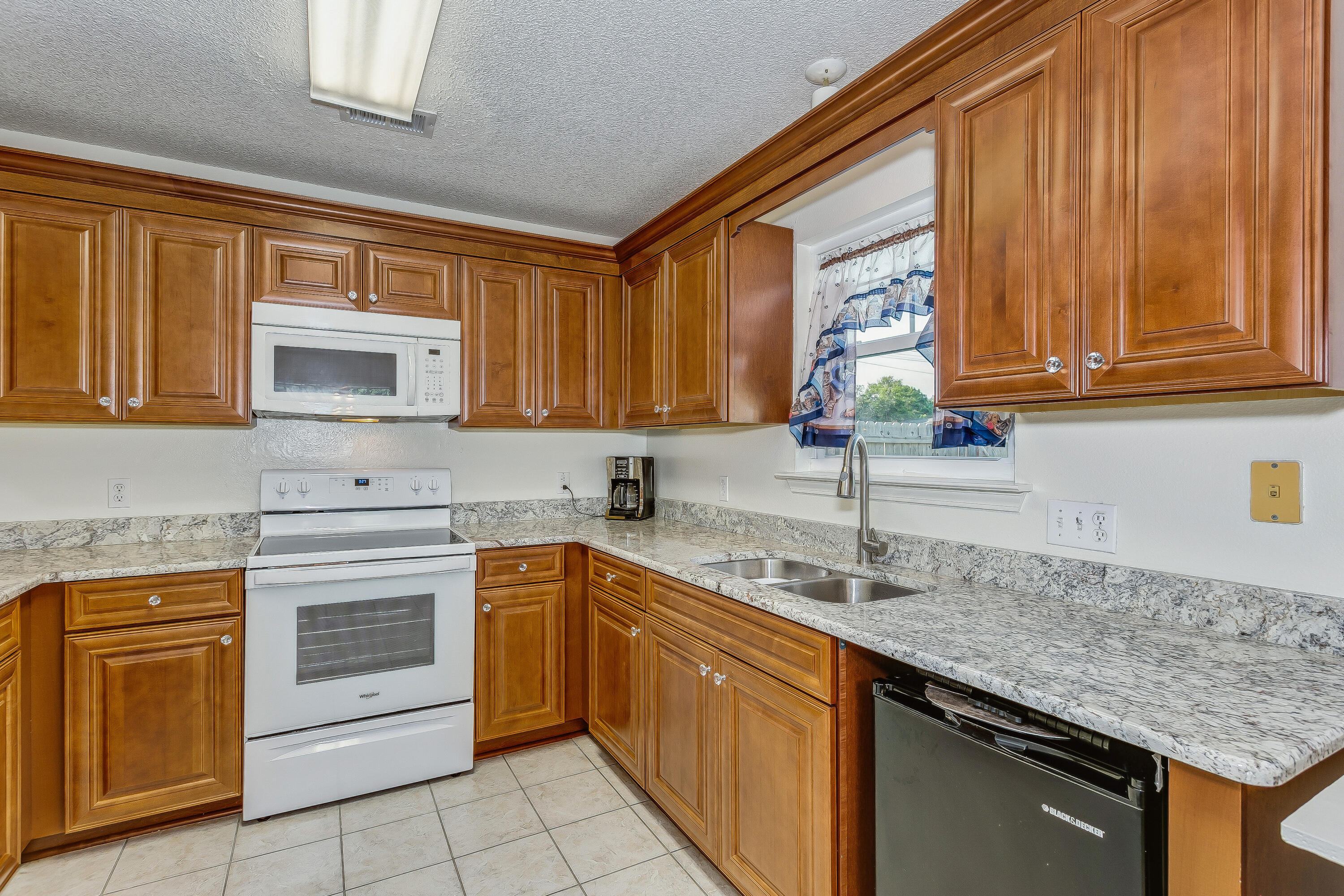 LIVE OAK - Residential