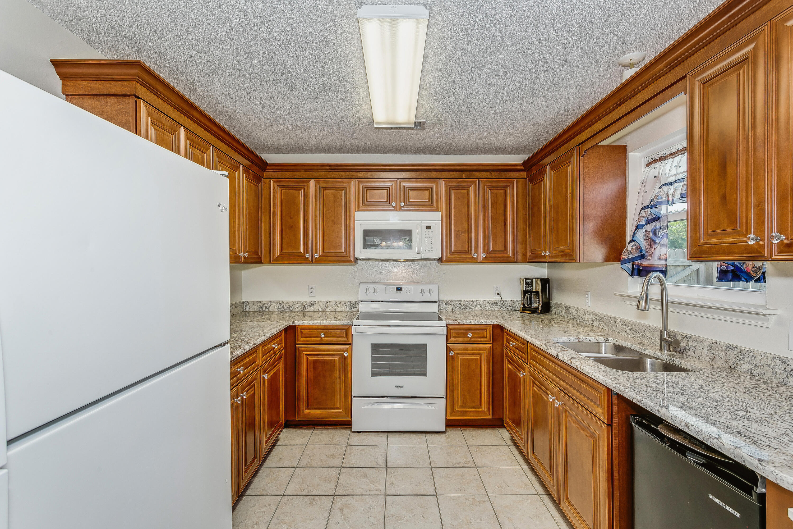 LIVE OAK - Residential
