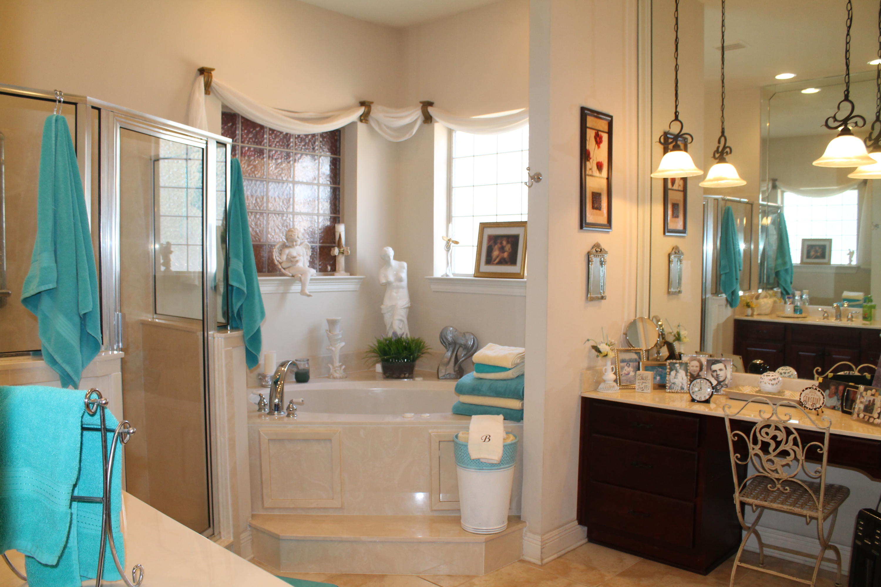 CHARDONNAY ESTATES - Residential