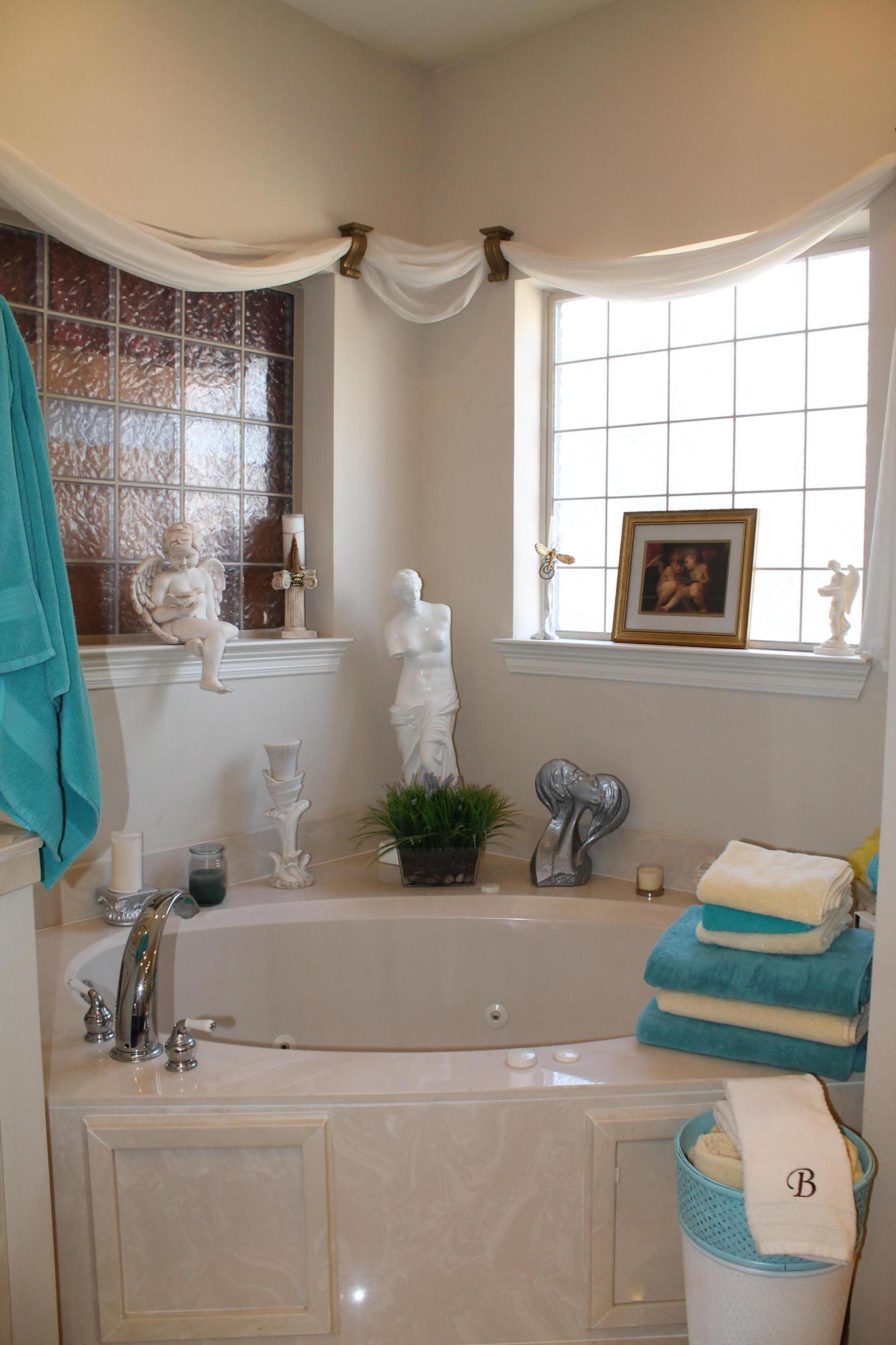 CHARDONNAY ESTATES - Residential