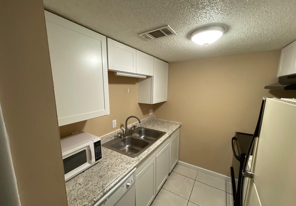 COLLEGE PARK CONDO - Residential Lease