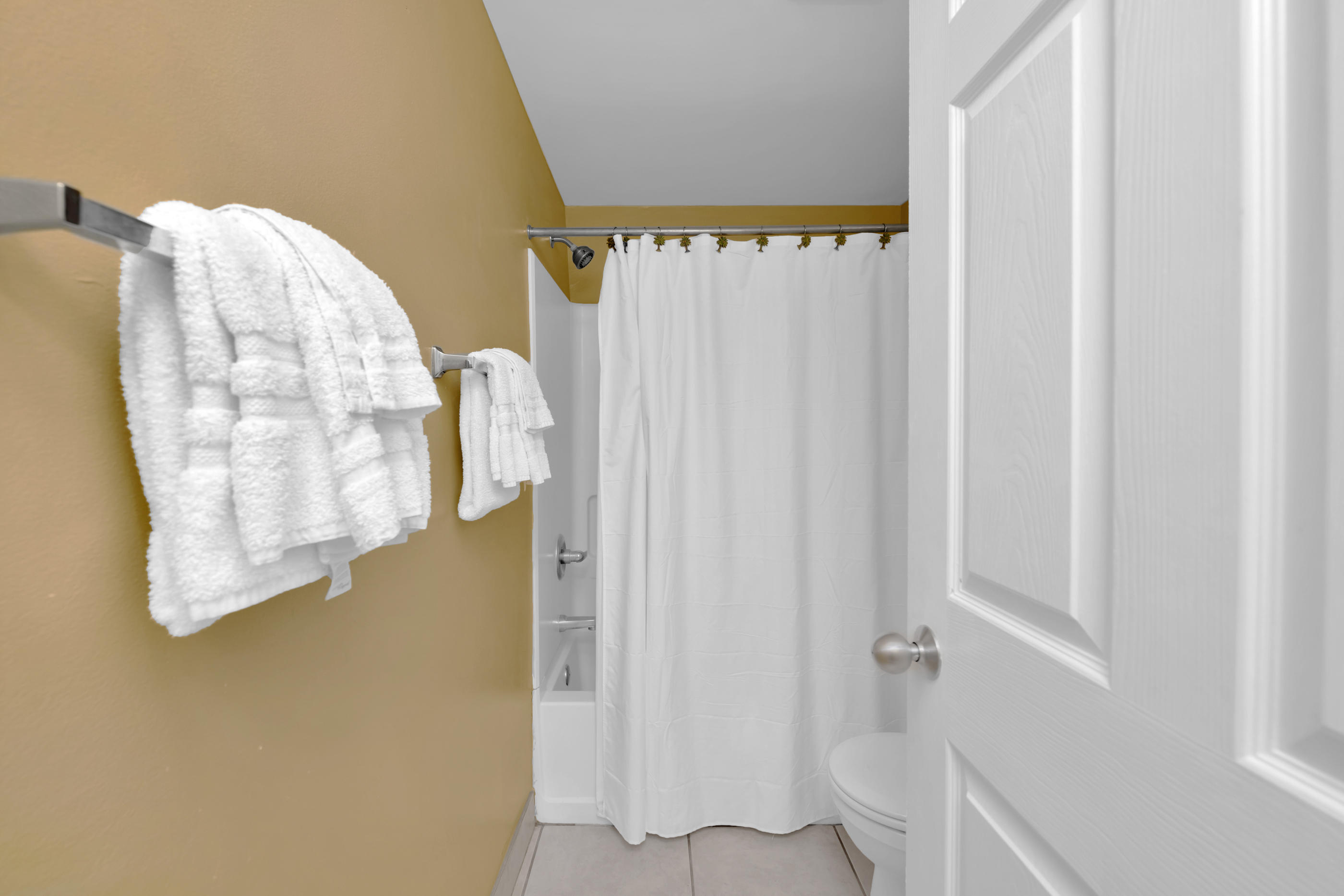 EMERALD TOWERS WEST CONDO - Residential