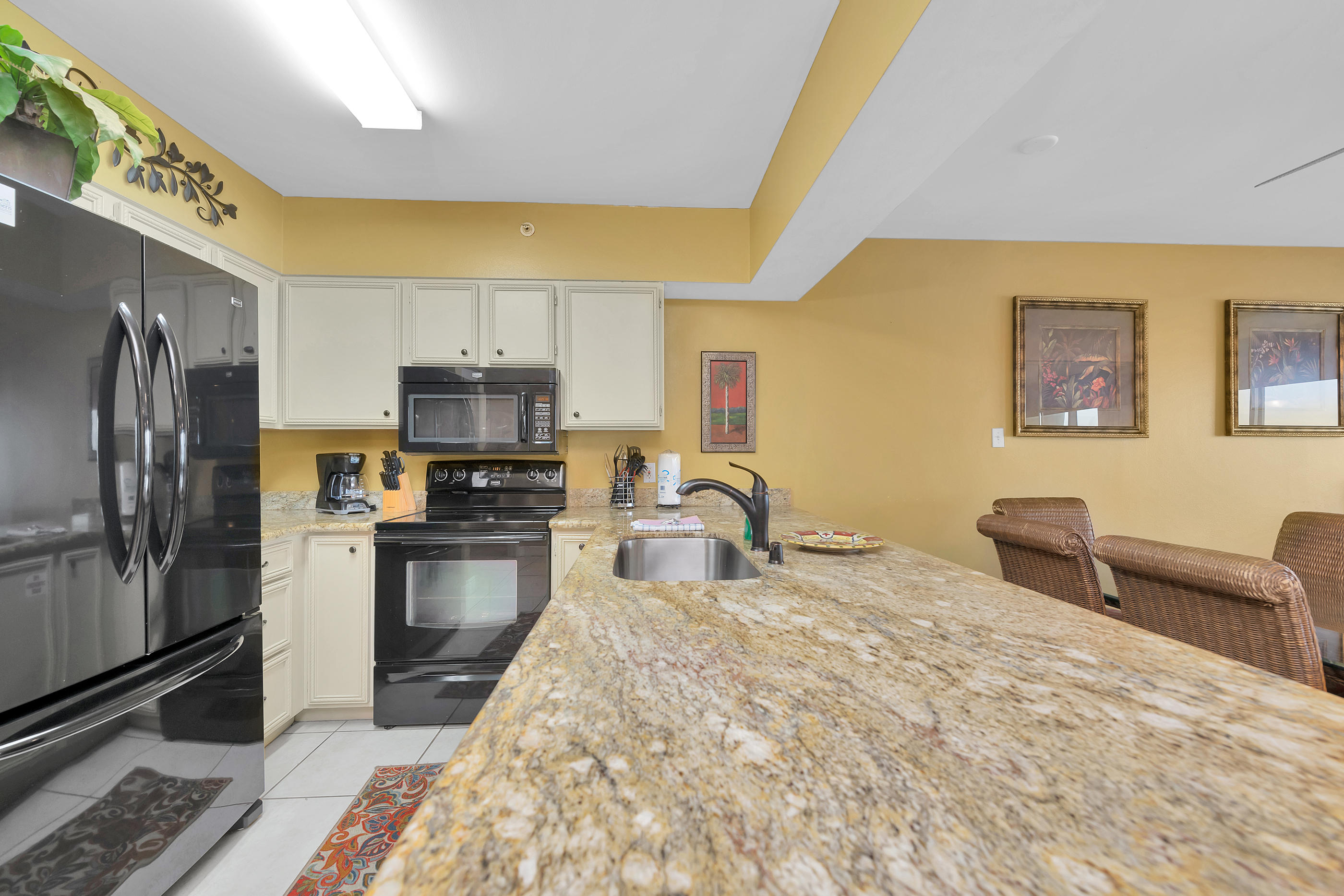 EMERALD TOWERS WEST CONDO - Residential