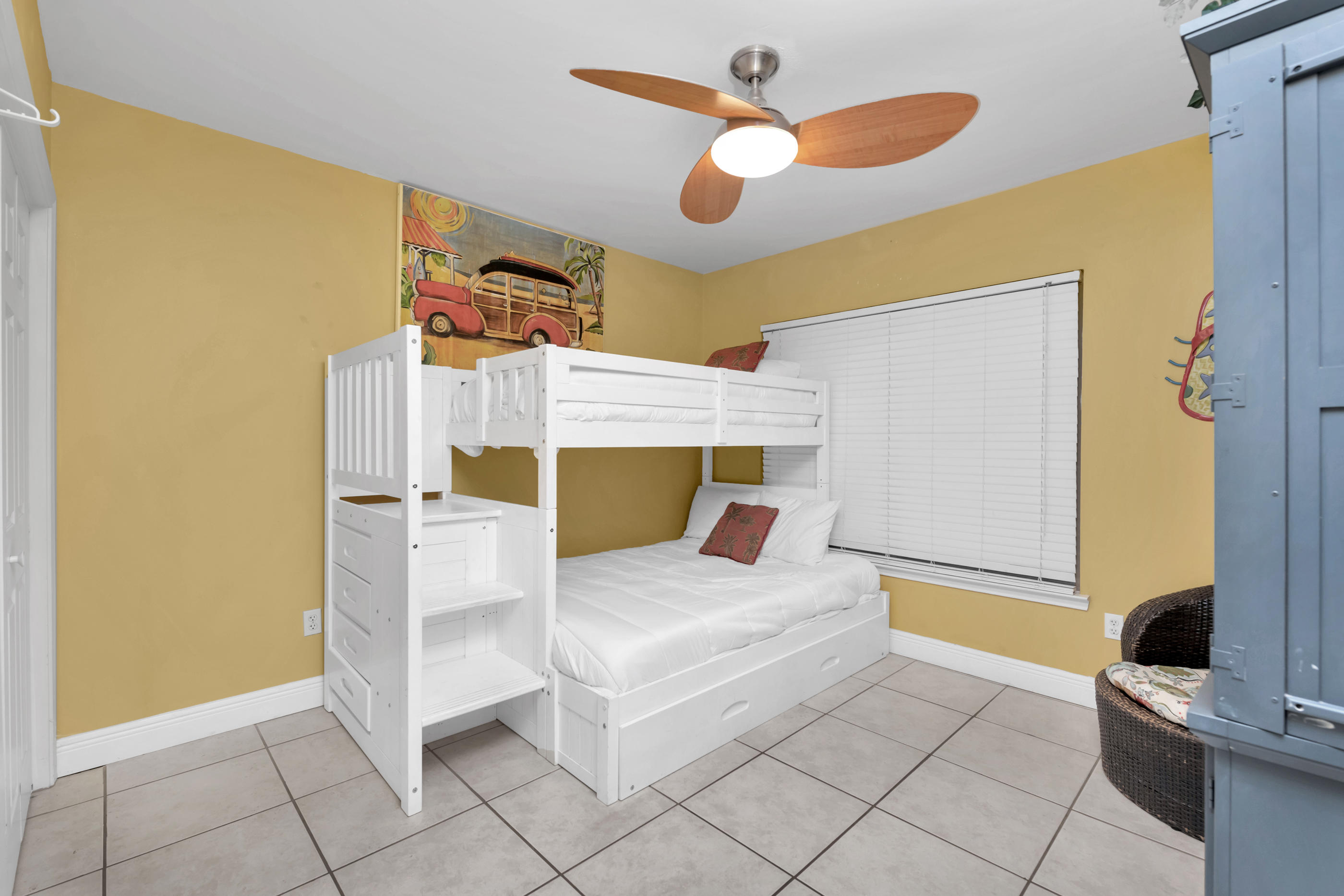 EMERALD TOWERS WEST CONDO - Residential