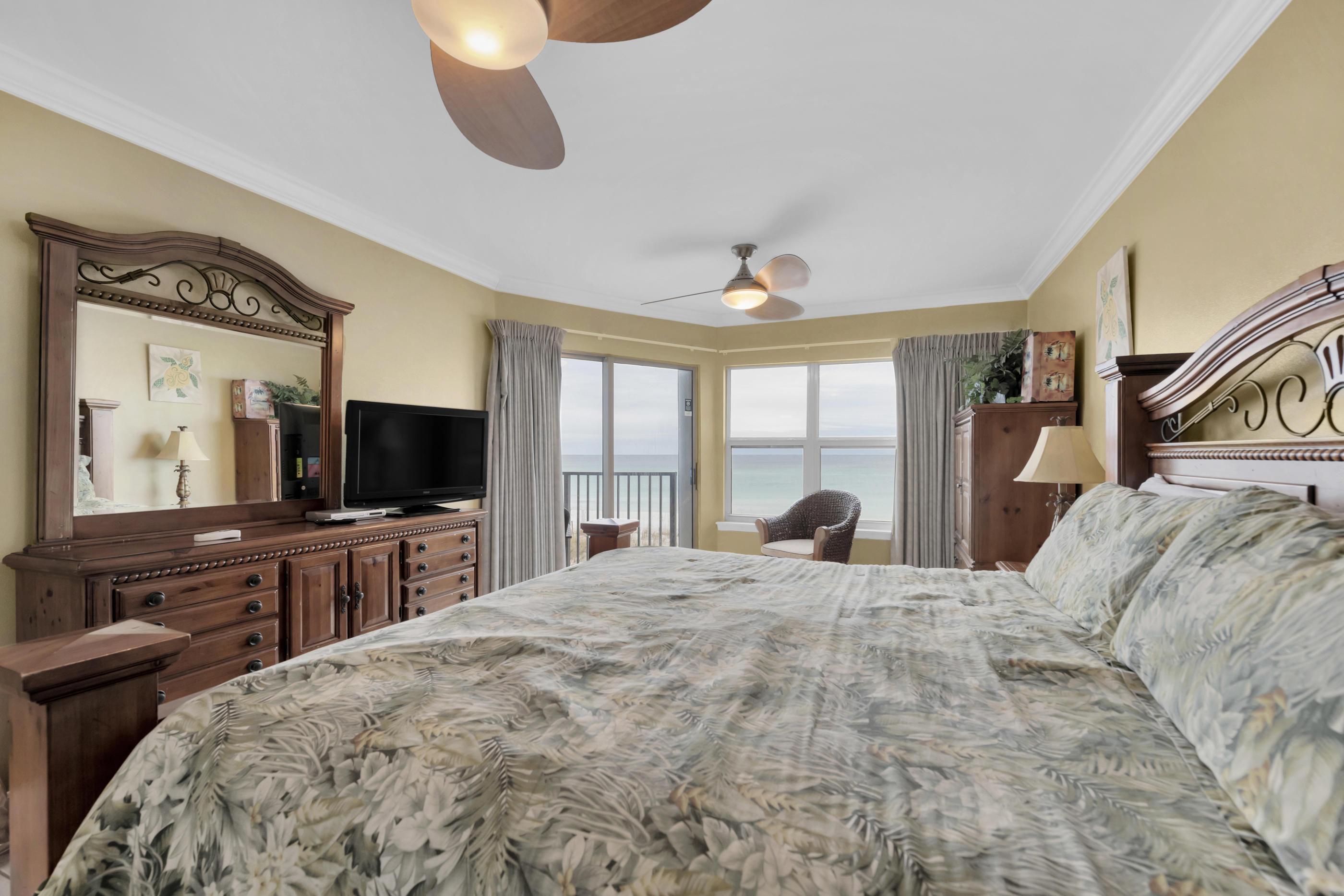 EMERALD TOWERS WEST CONDO - Residential