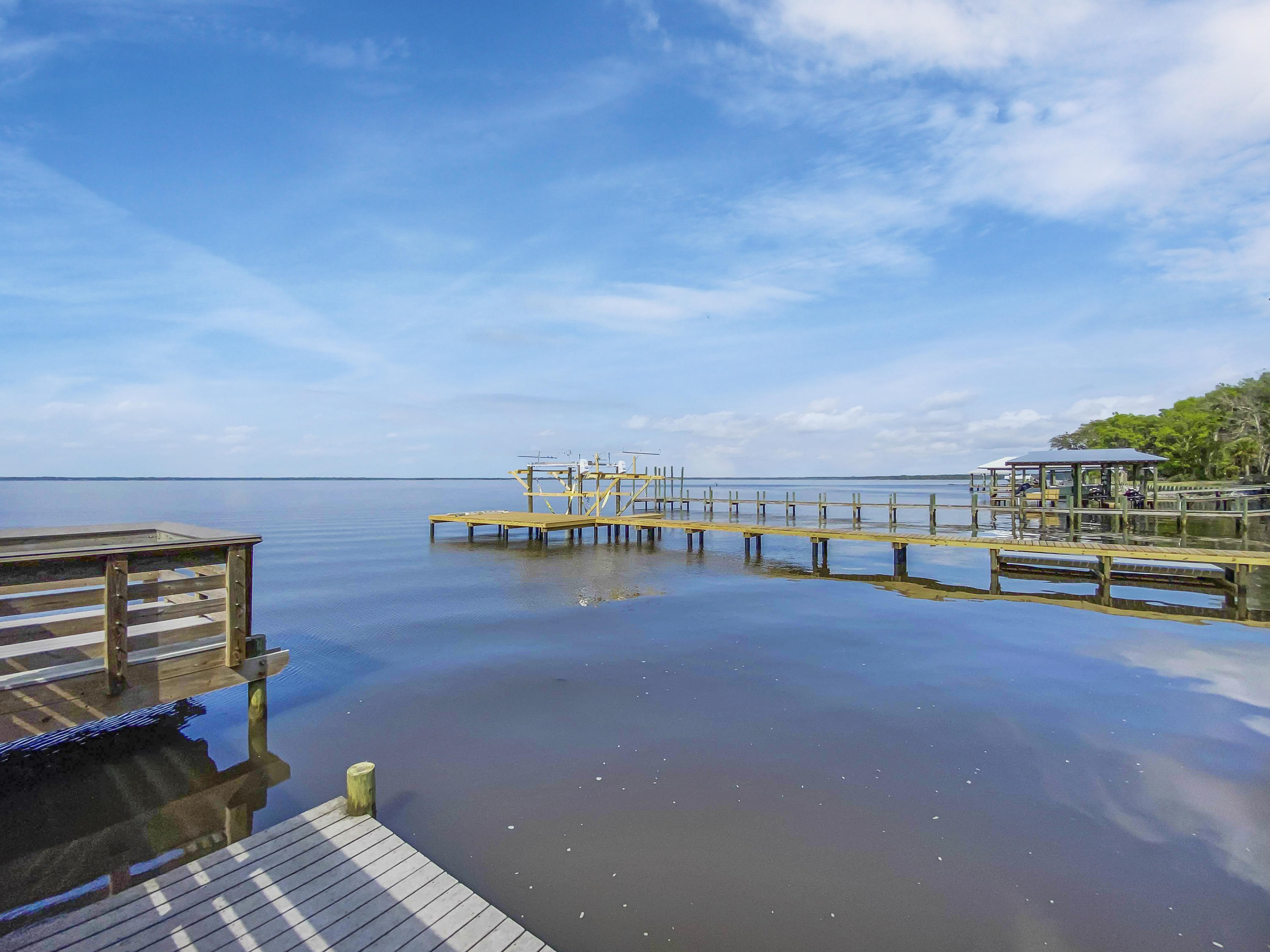 DAUGHETTES AMENDED - Land