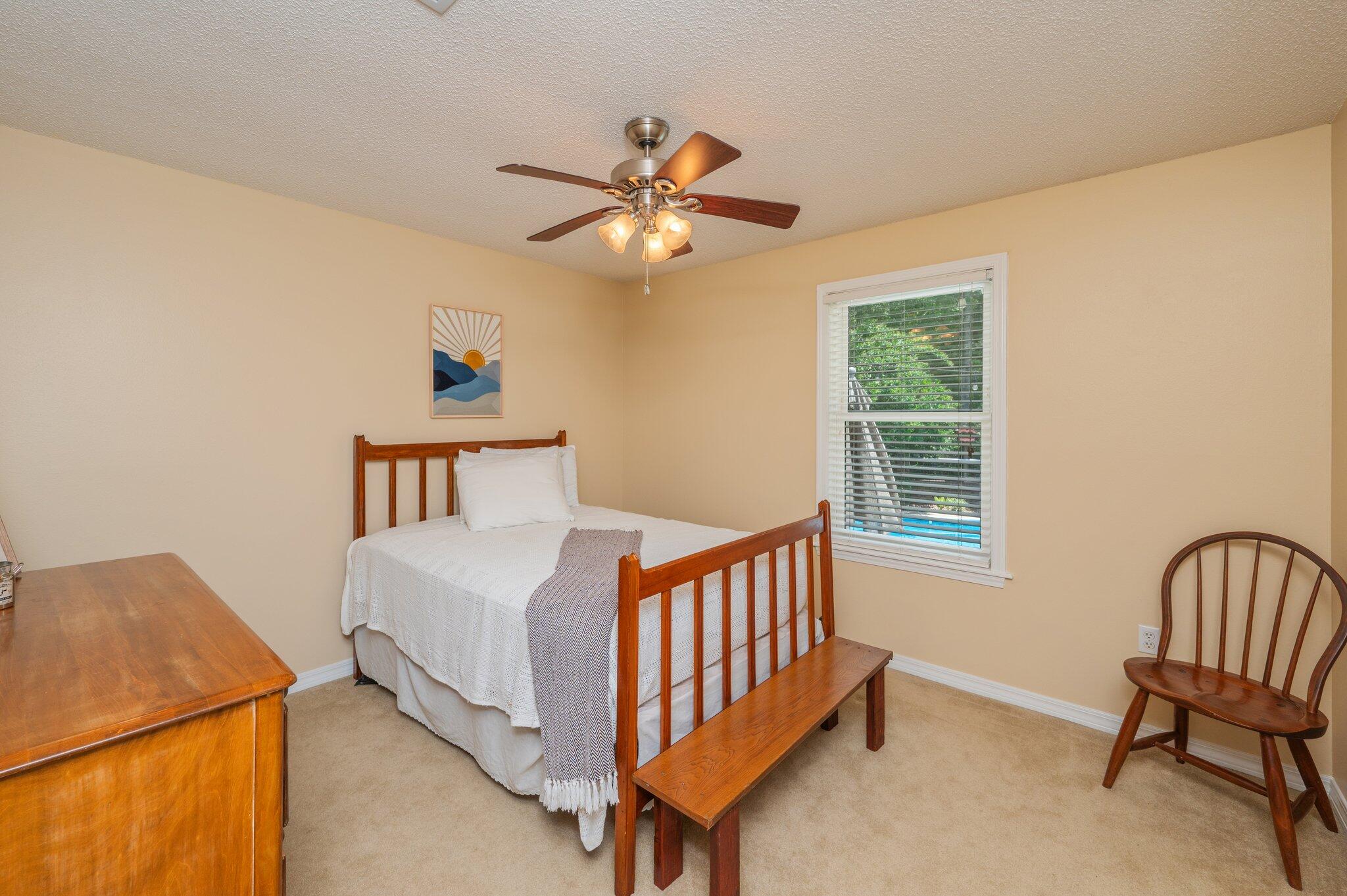Crestview Suburb 231000.00 - Residential