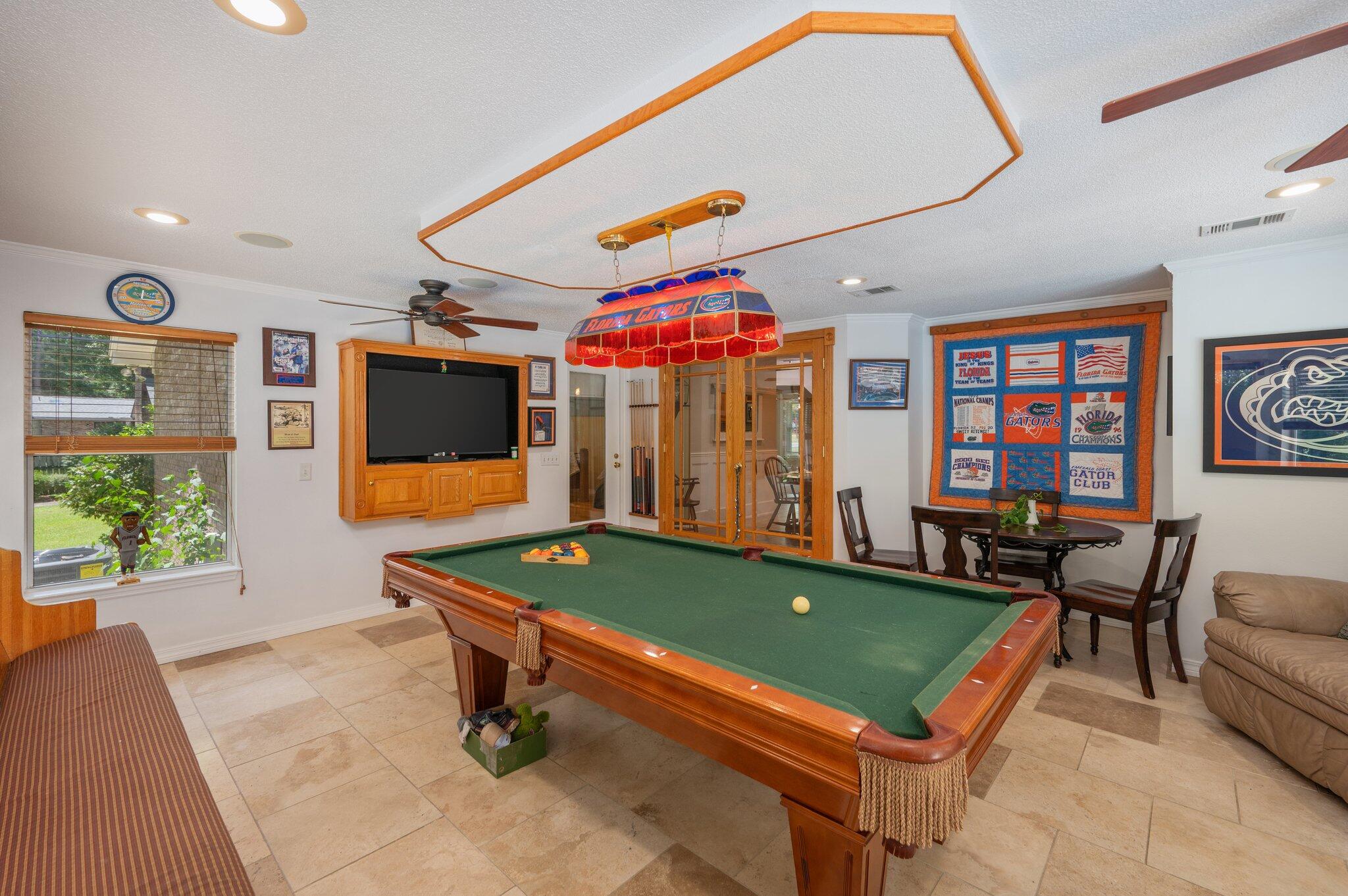 Crestview Suburb 231000.00 - Residential