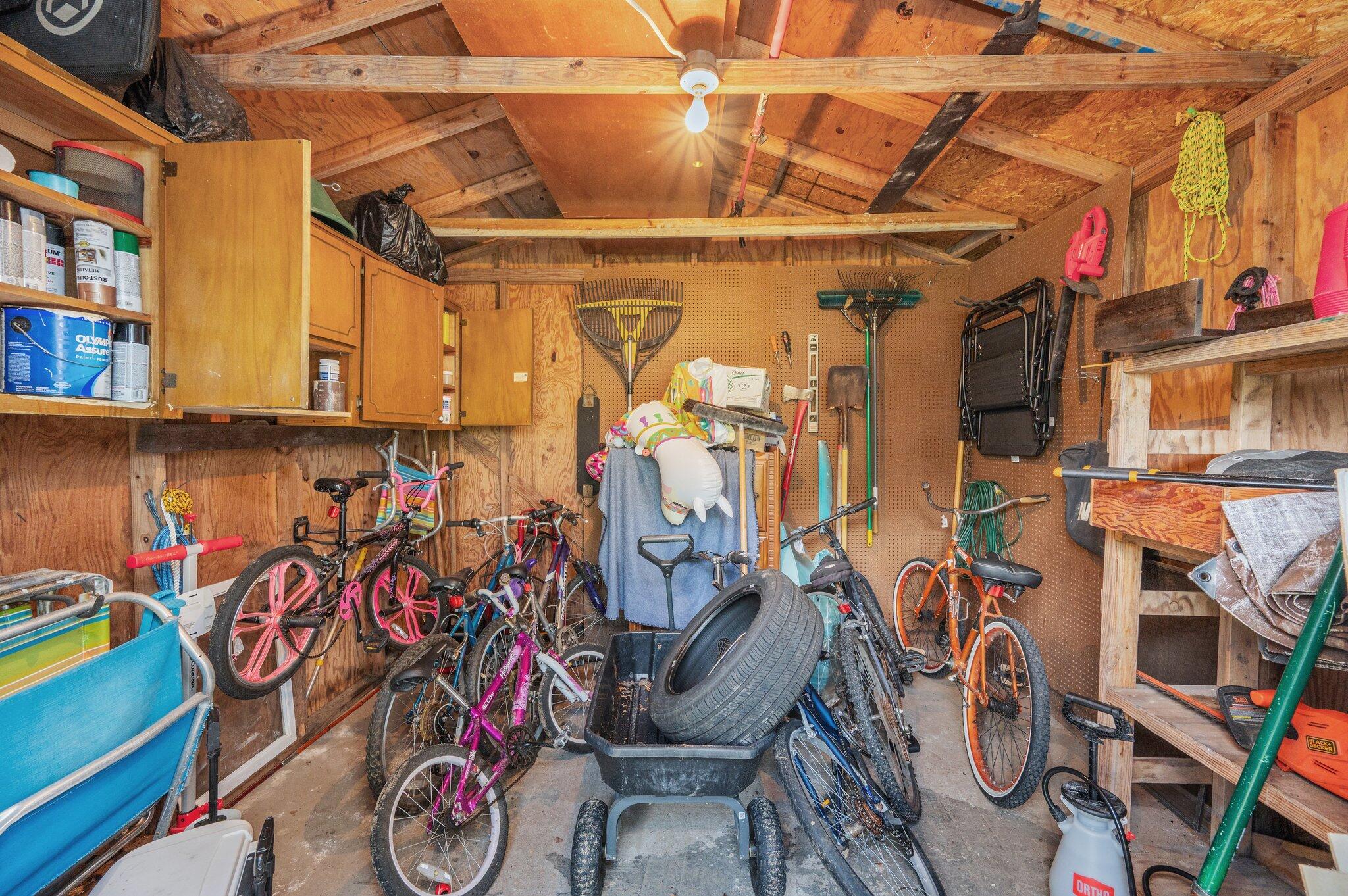 Crestview Suburb 231000.00 - Residential