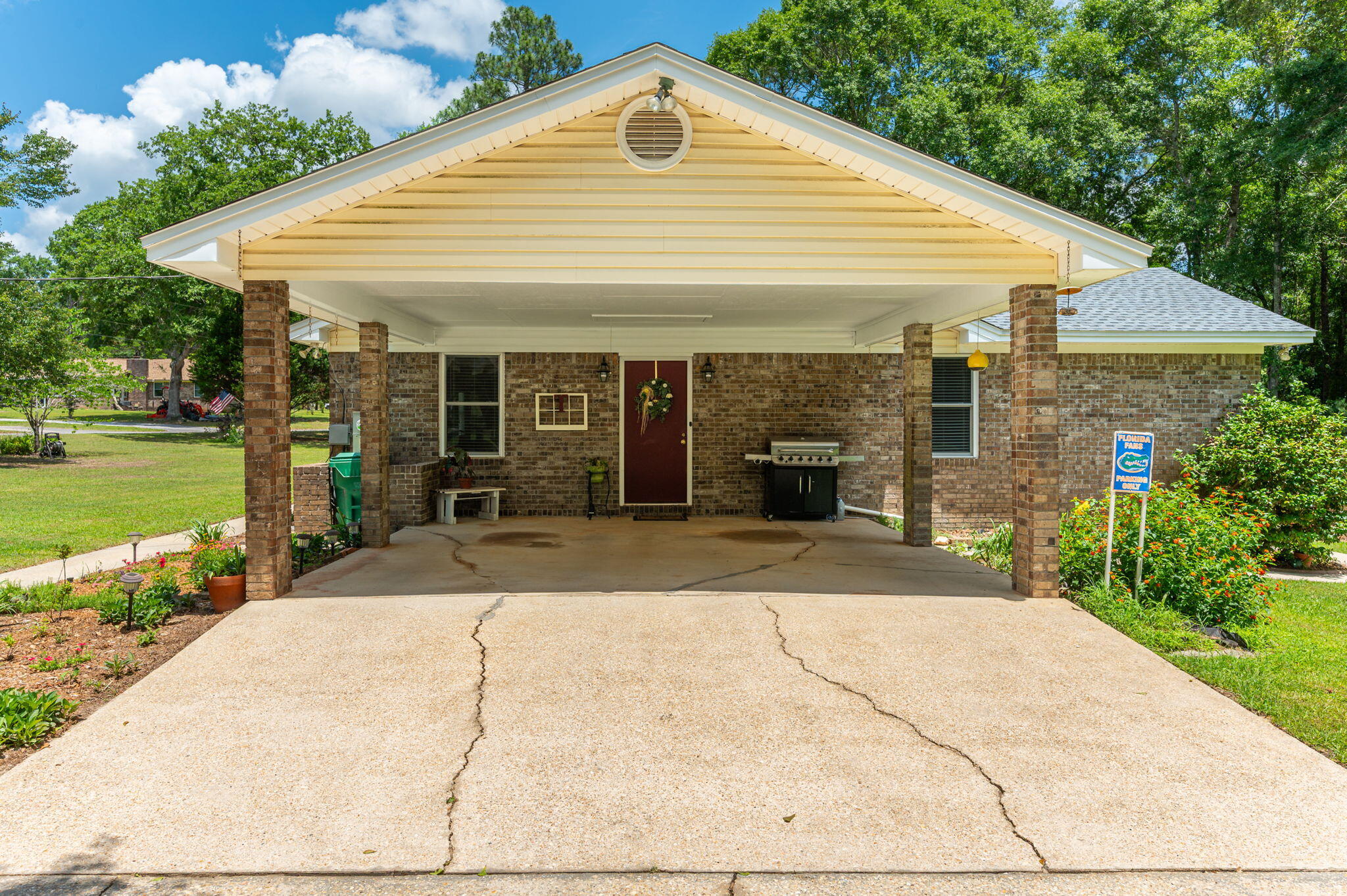 Crestview Suburb 231000.00 - Residential