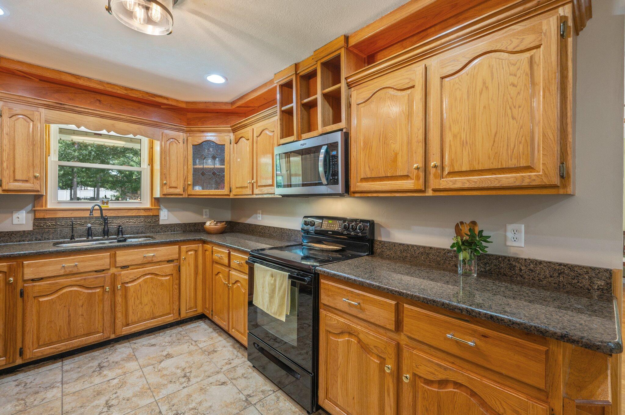 Crestview Suburb 231000.00 - Residential