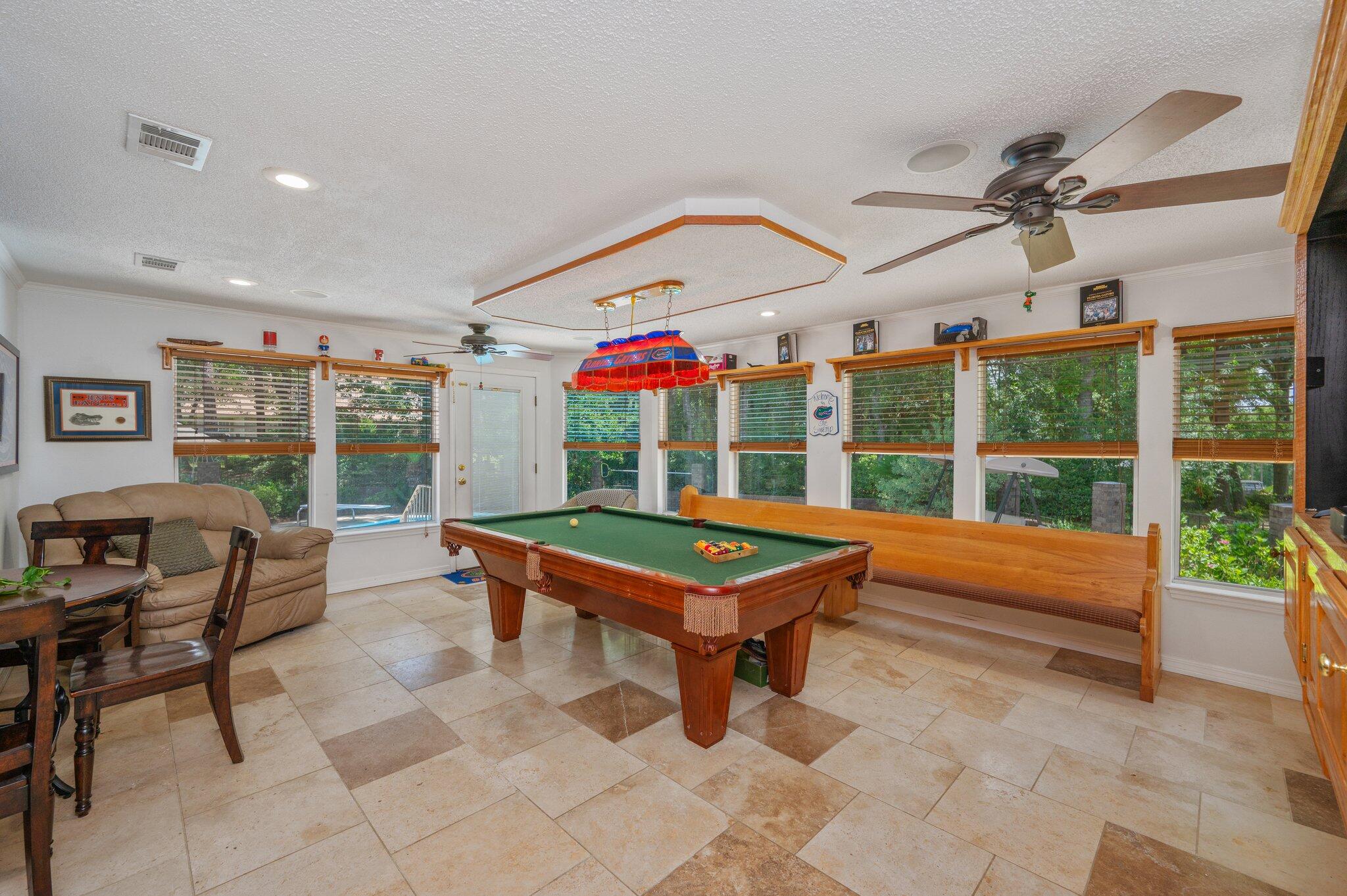 Crestview Suburb 231000.00 - Residential