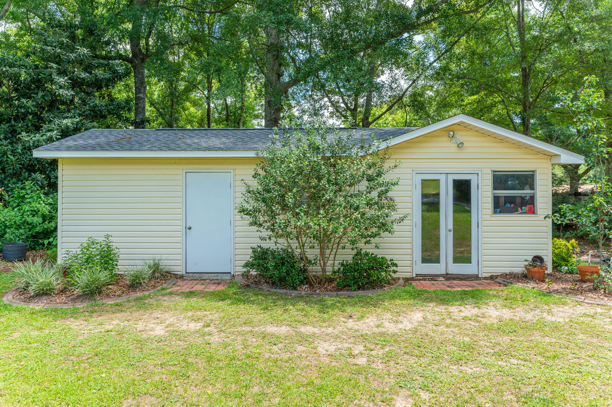 Crestview Suburb 231000.00 - Residential