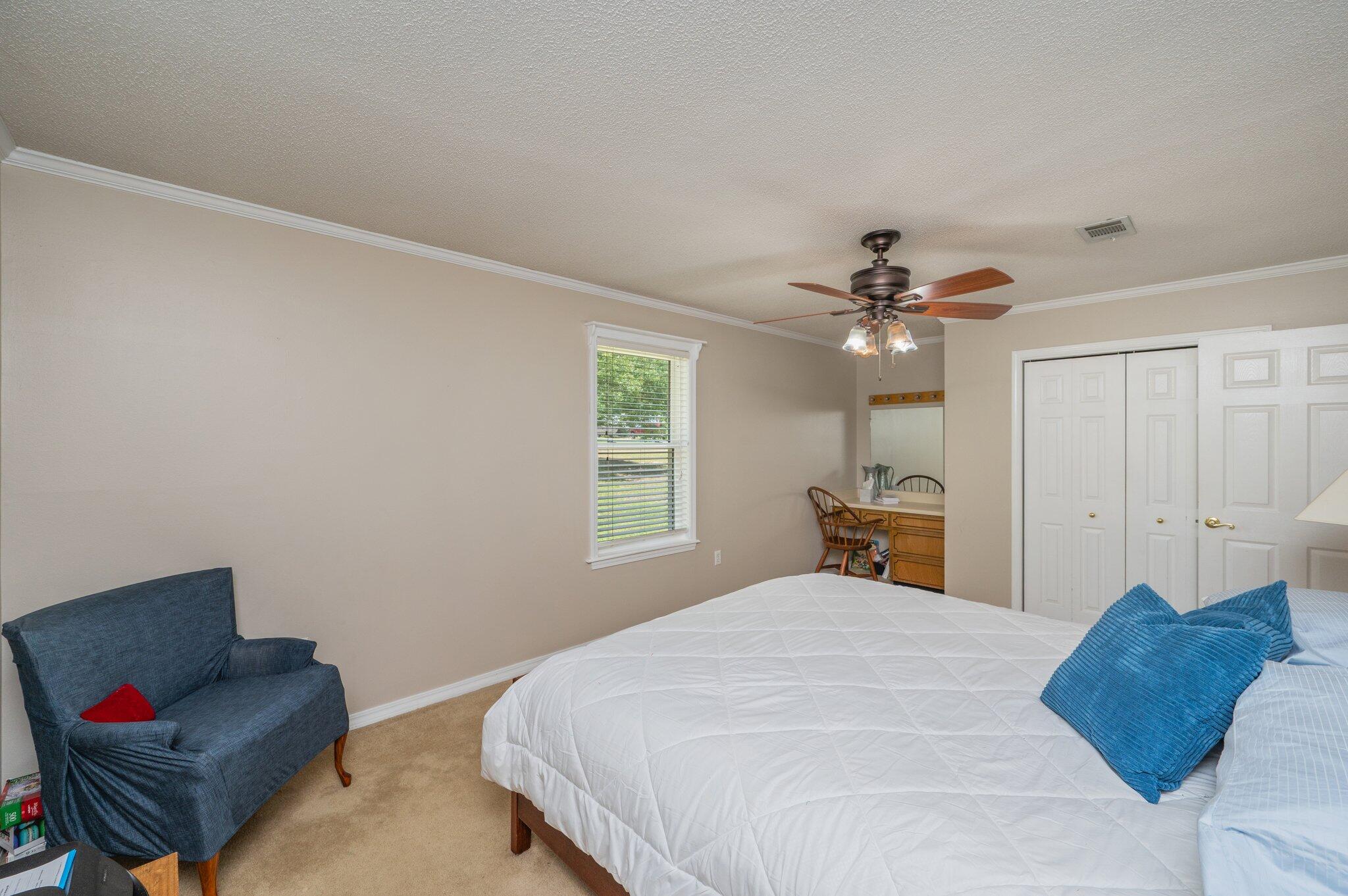 Crestview Suburb 231000.00 - Residential