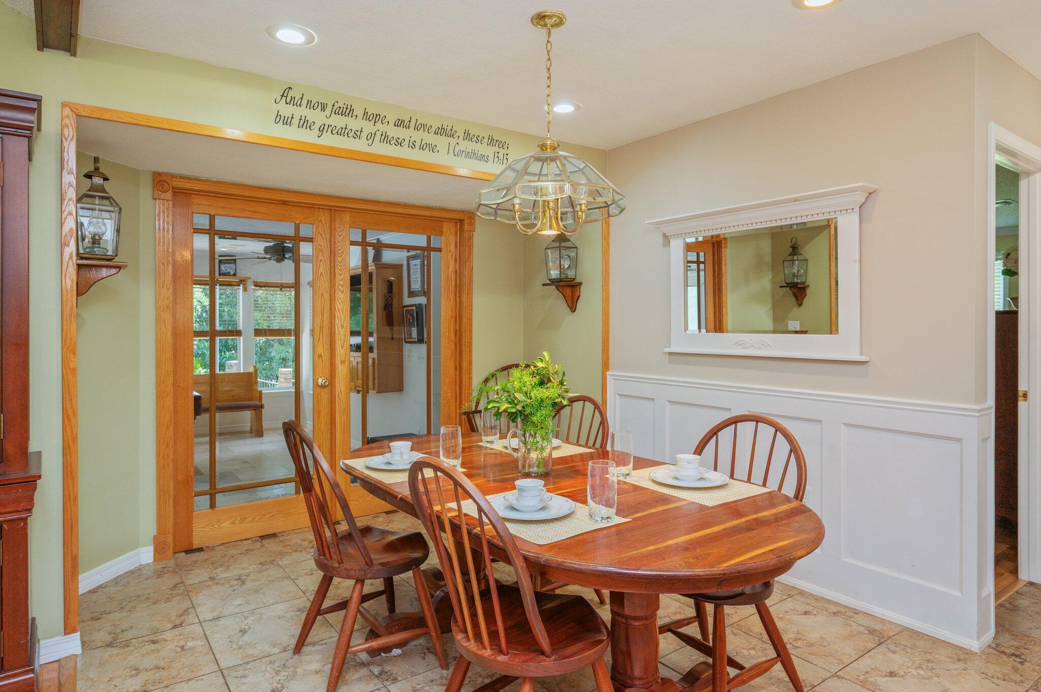 Crestview Suburb 231000.00 - Residential