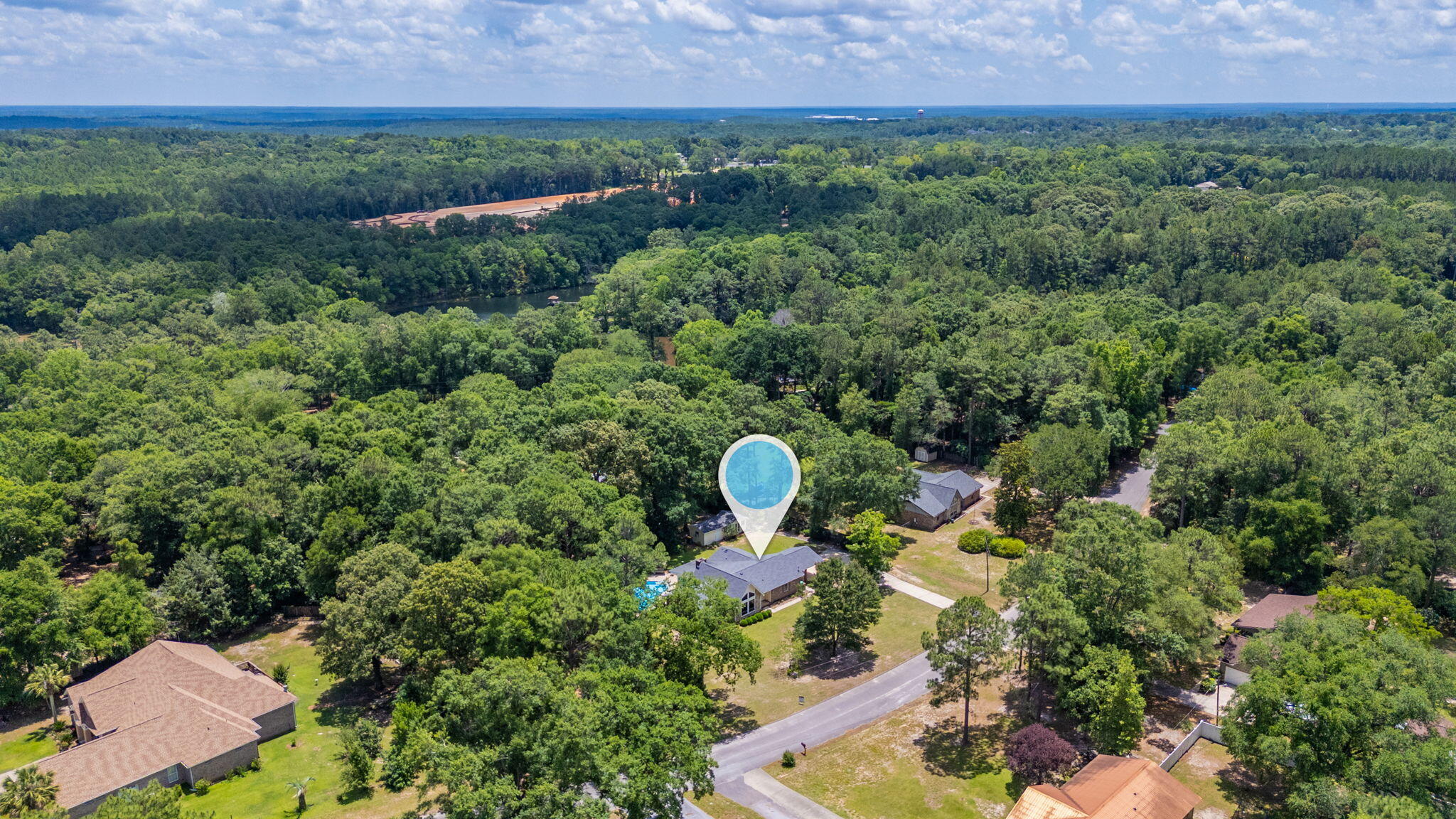 Crestview Suburb 231000.00 - Residential