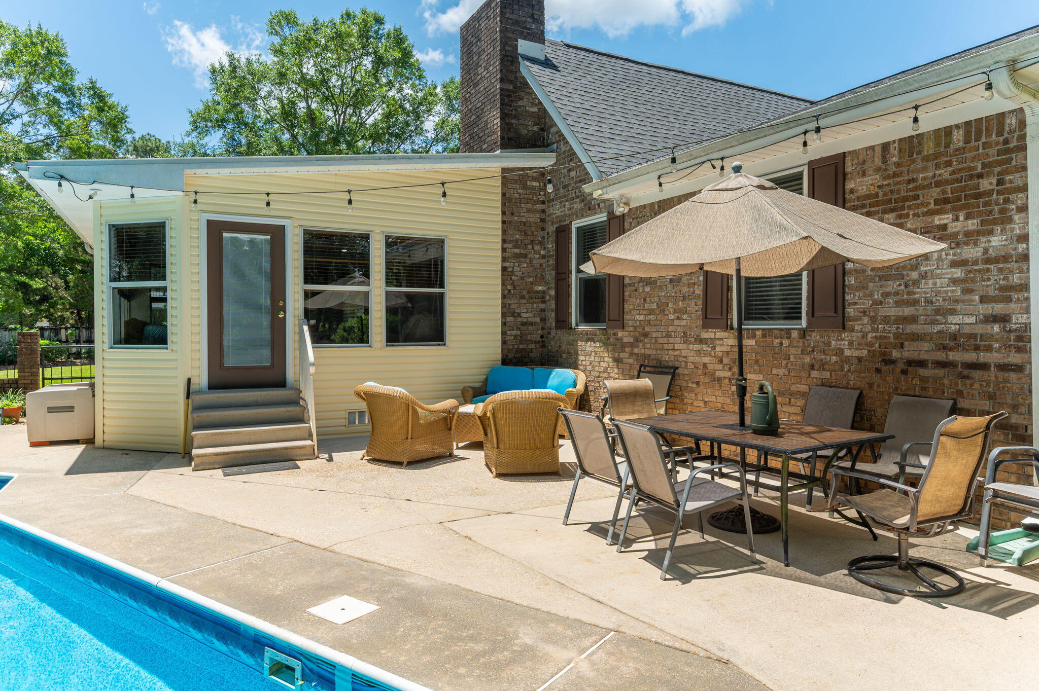Crestview Suburb 231000.00 - Residential