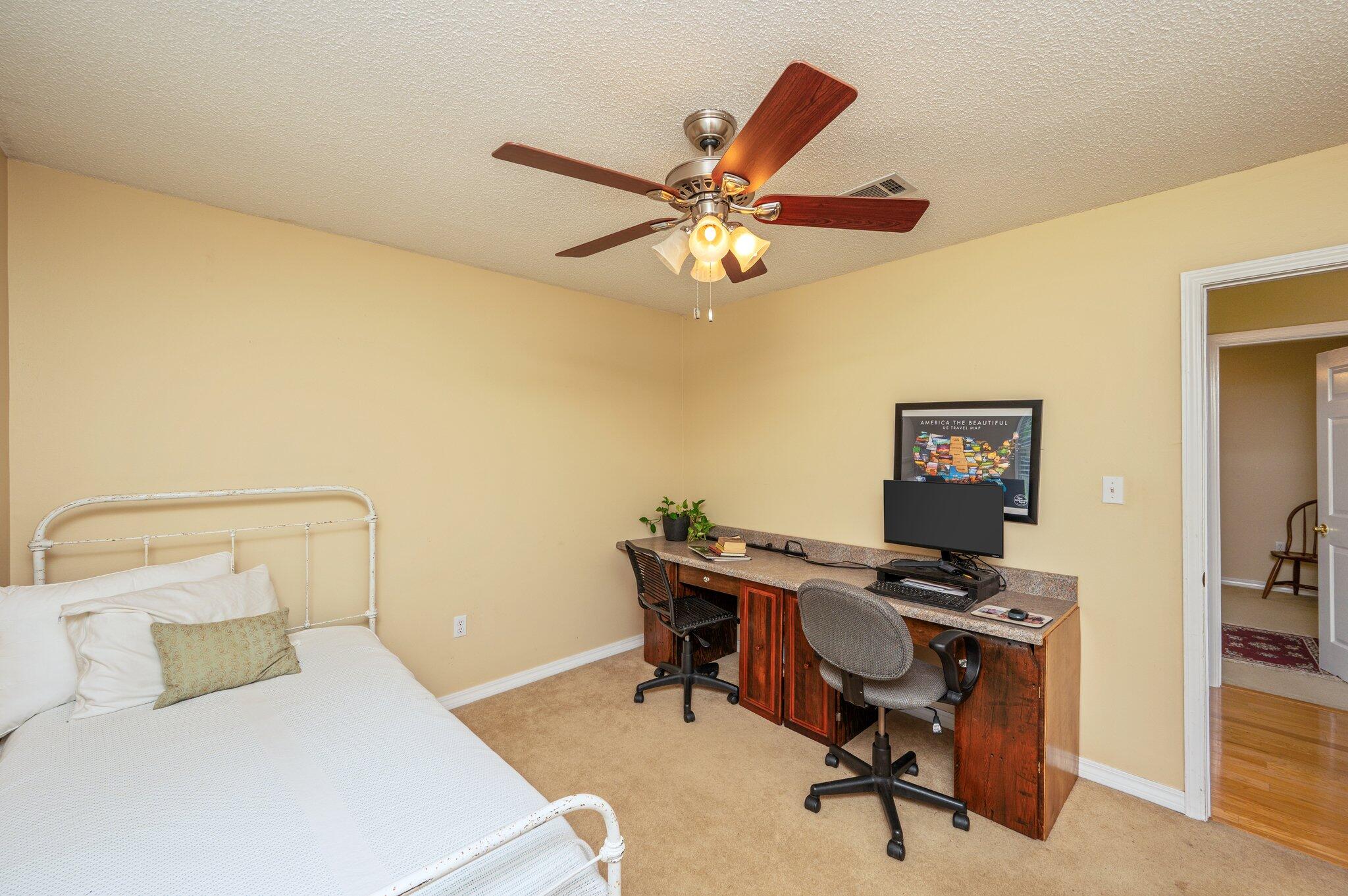 Crestview Suburb 231000.00 - Residential