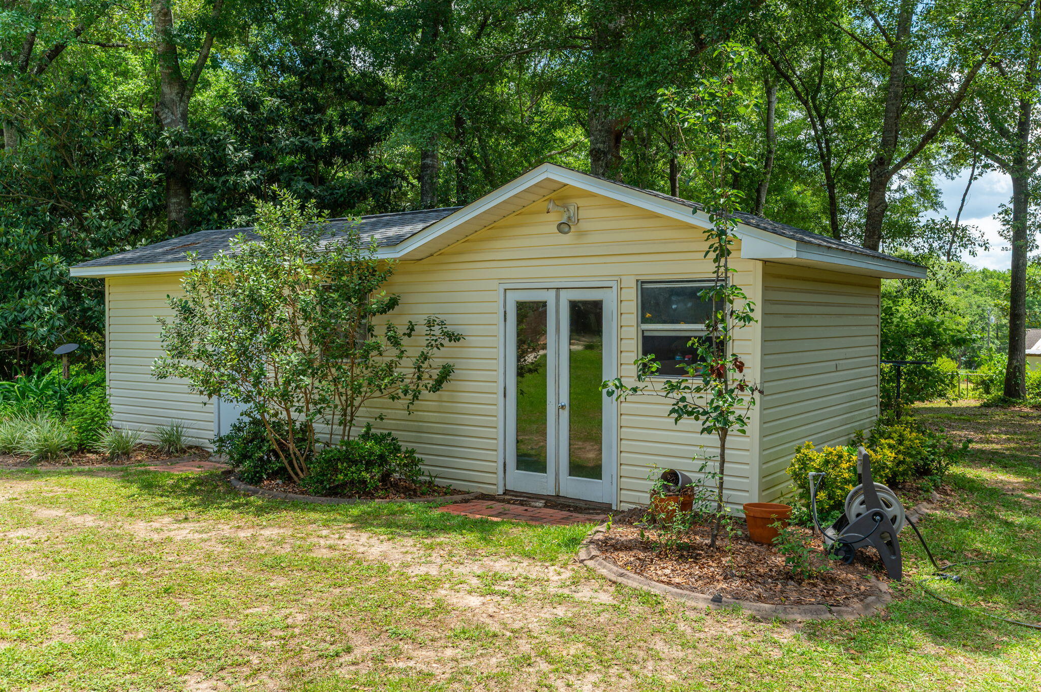 Crestview Suburb 231000.00 - Residential