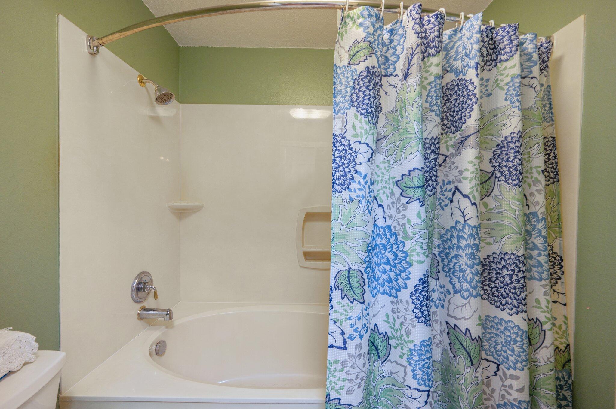 Crestview Suburb 231000.00 - Residential