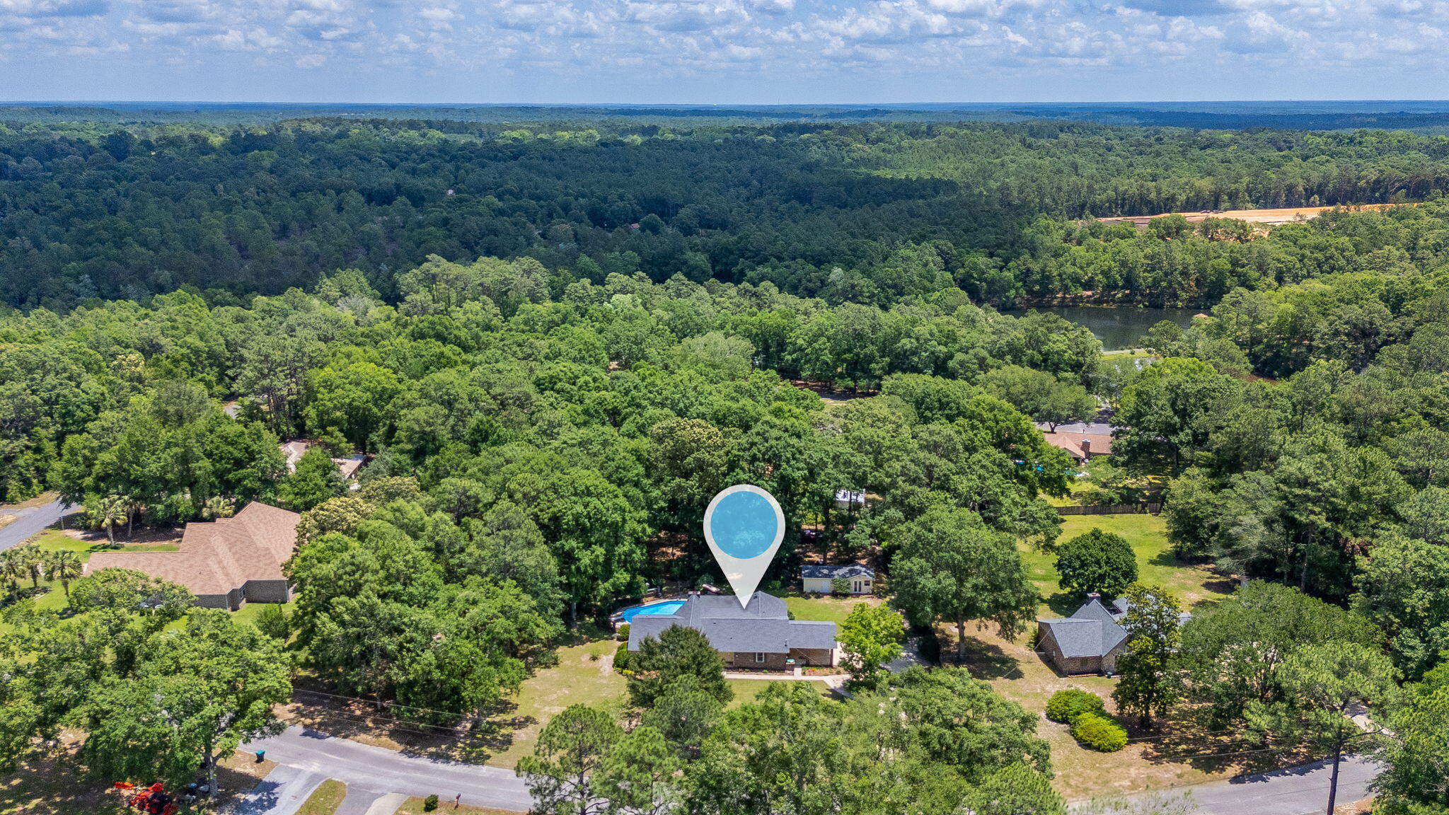 Crestview Suburb 231000.00 - Residential