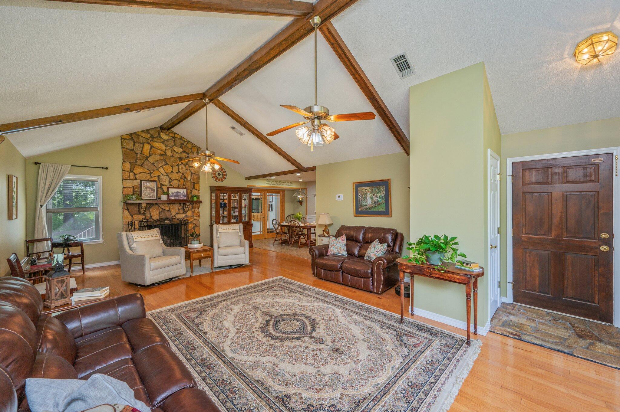 Crestview Suburb 231000.00 - Residential