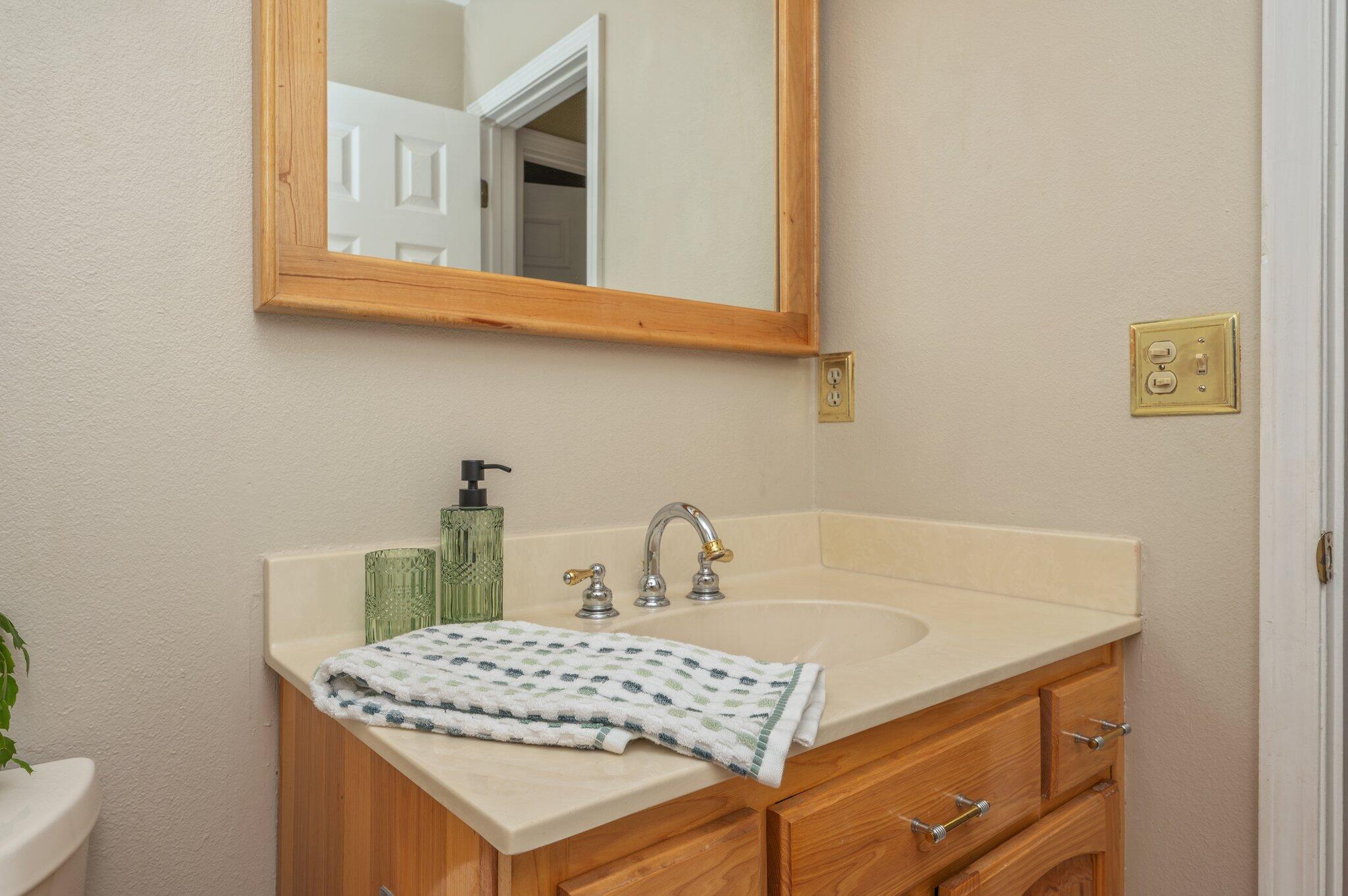 Crestview Suburb 231000.00 - Residential