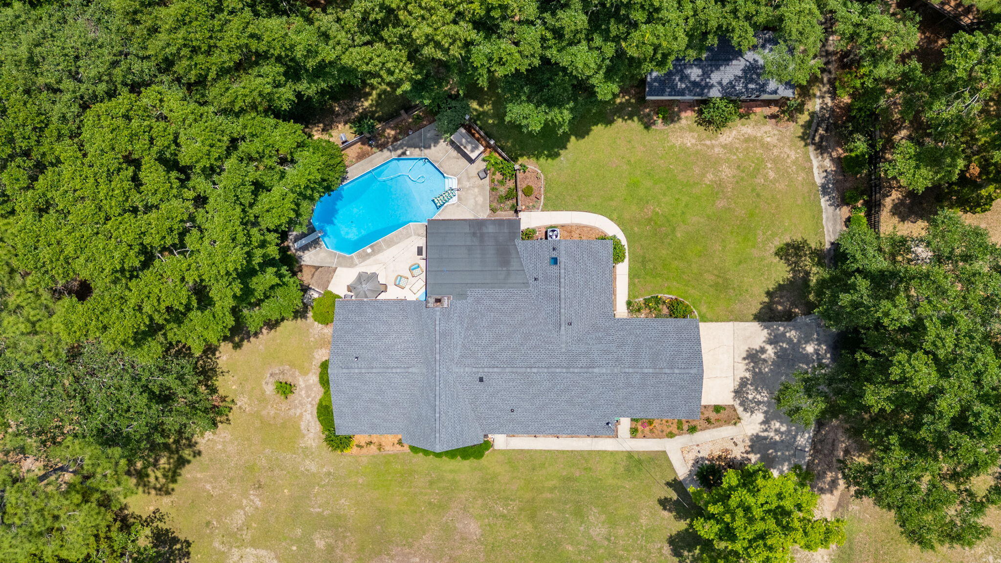 Crestview Suburb 231000.00 - Residential
