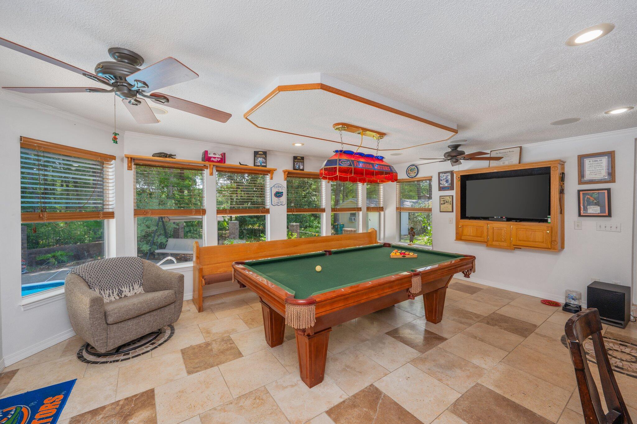 Crestview Suburb 231000.00 - Residential