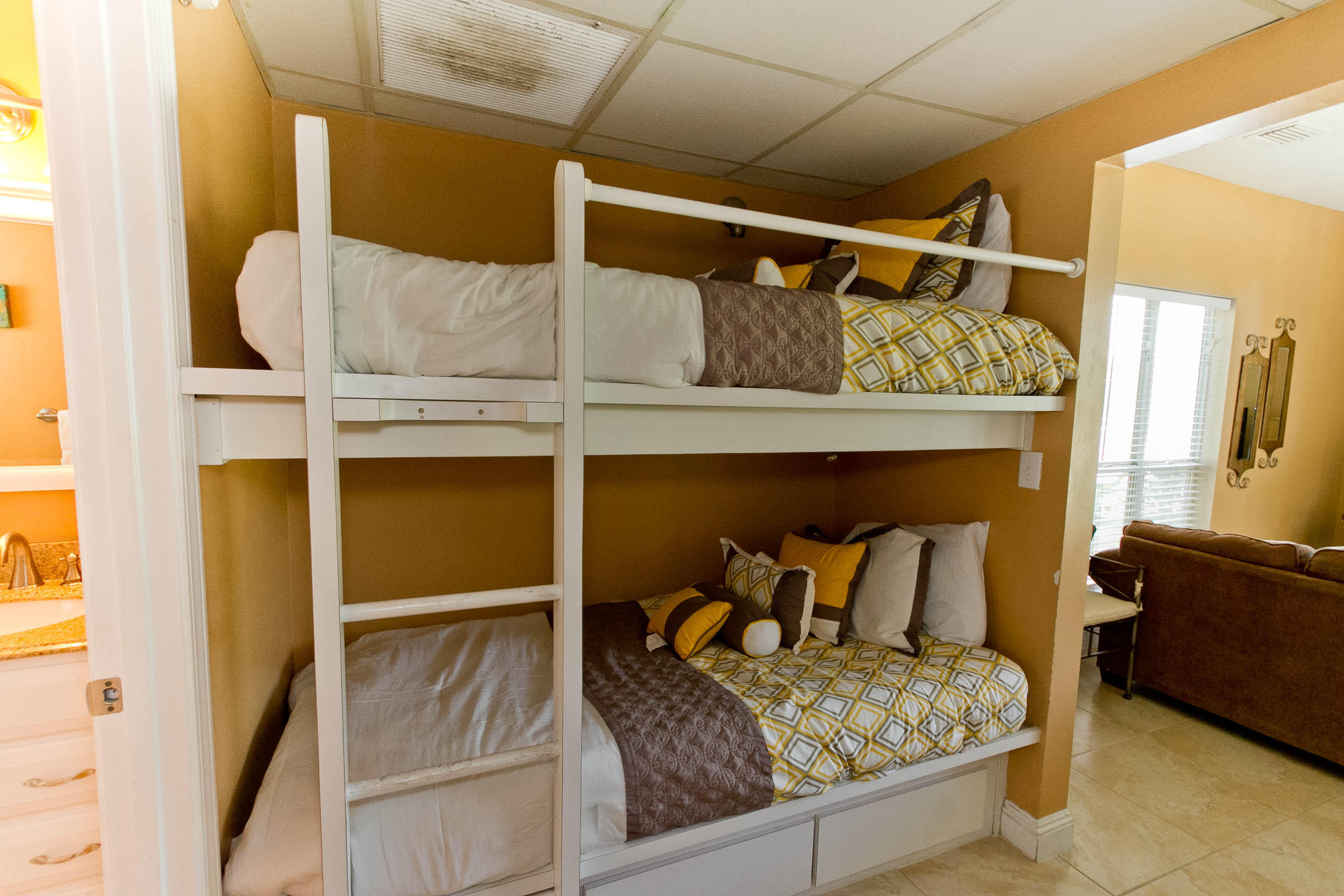 NANTUCKET RAINBOW COTTAGES - Residential