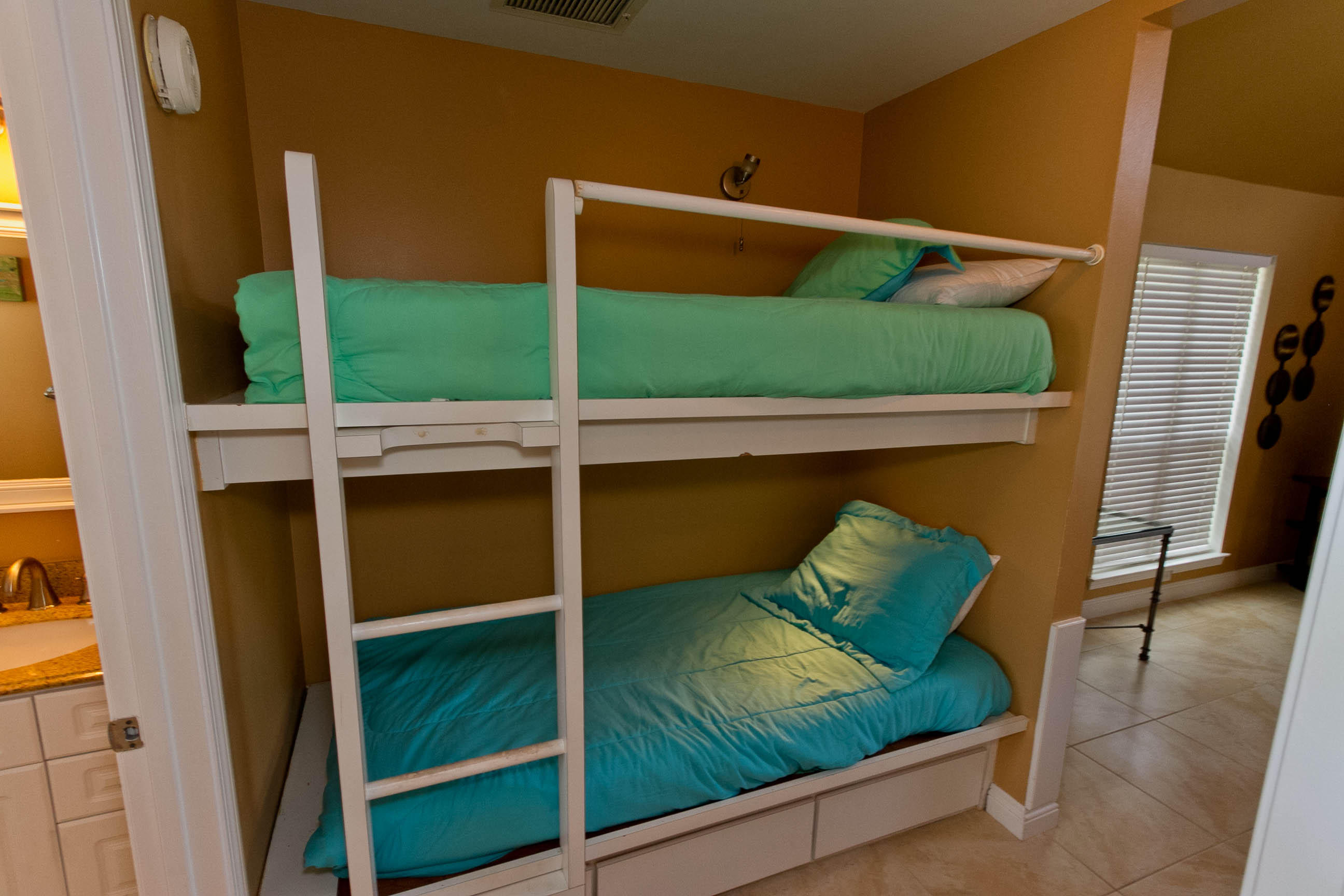 NANTUCKET RAINBOW COTTAGES - Residential