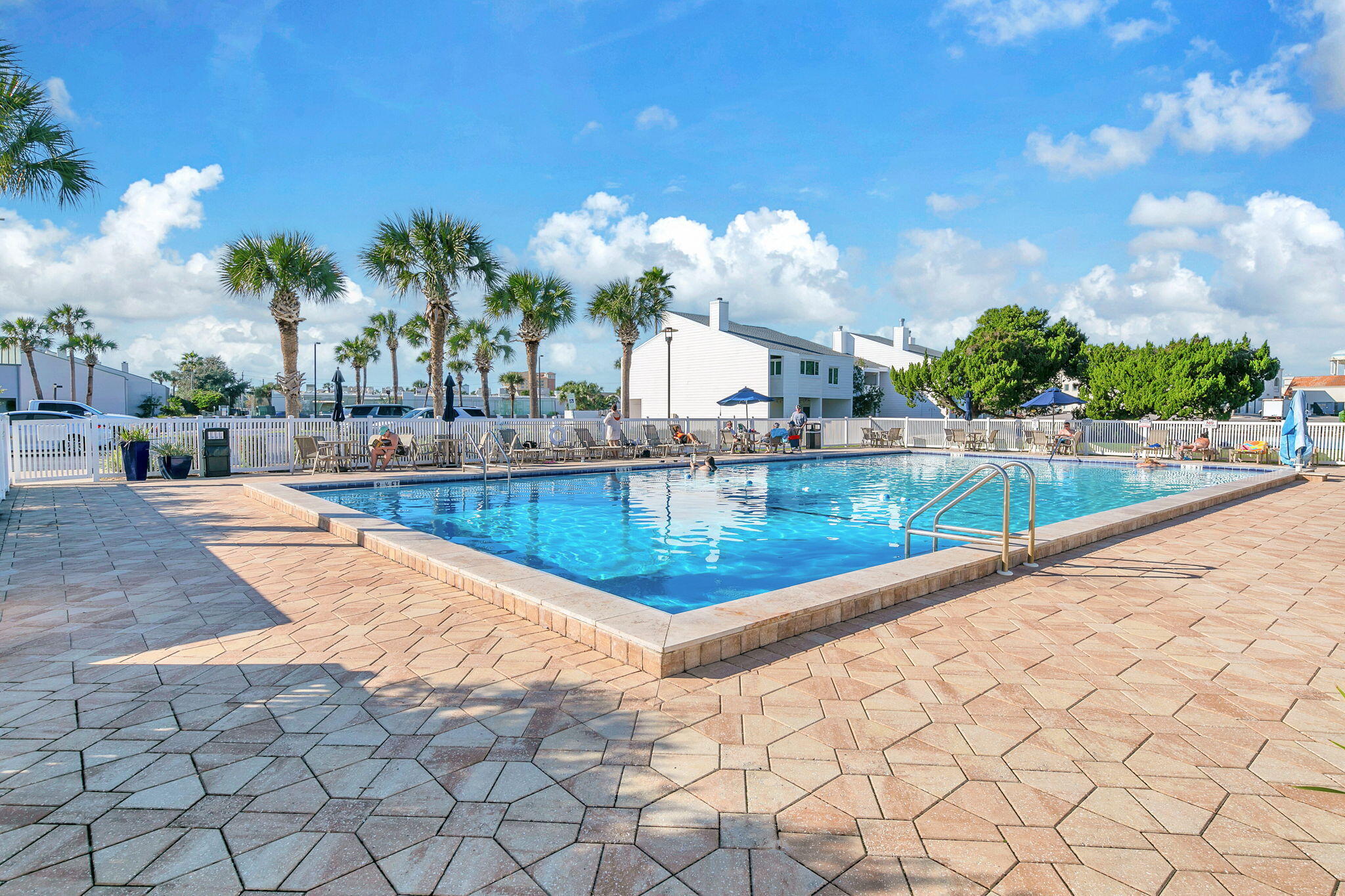 SHORELINE TOWERS 2 - Residential