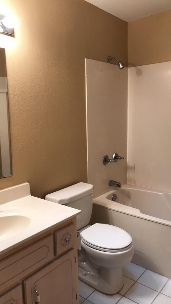 LIVE OAK MANORS - Residential Lease