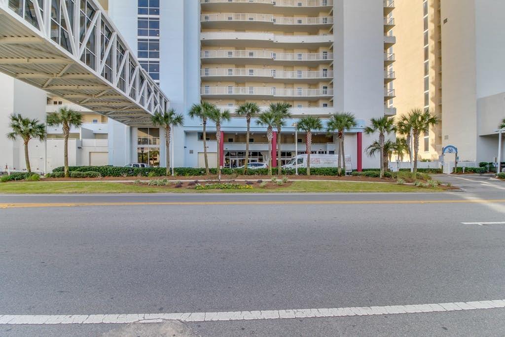 MAJESTIC BEACH TOWERS I - Residential